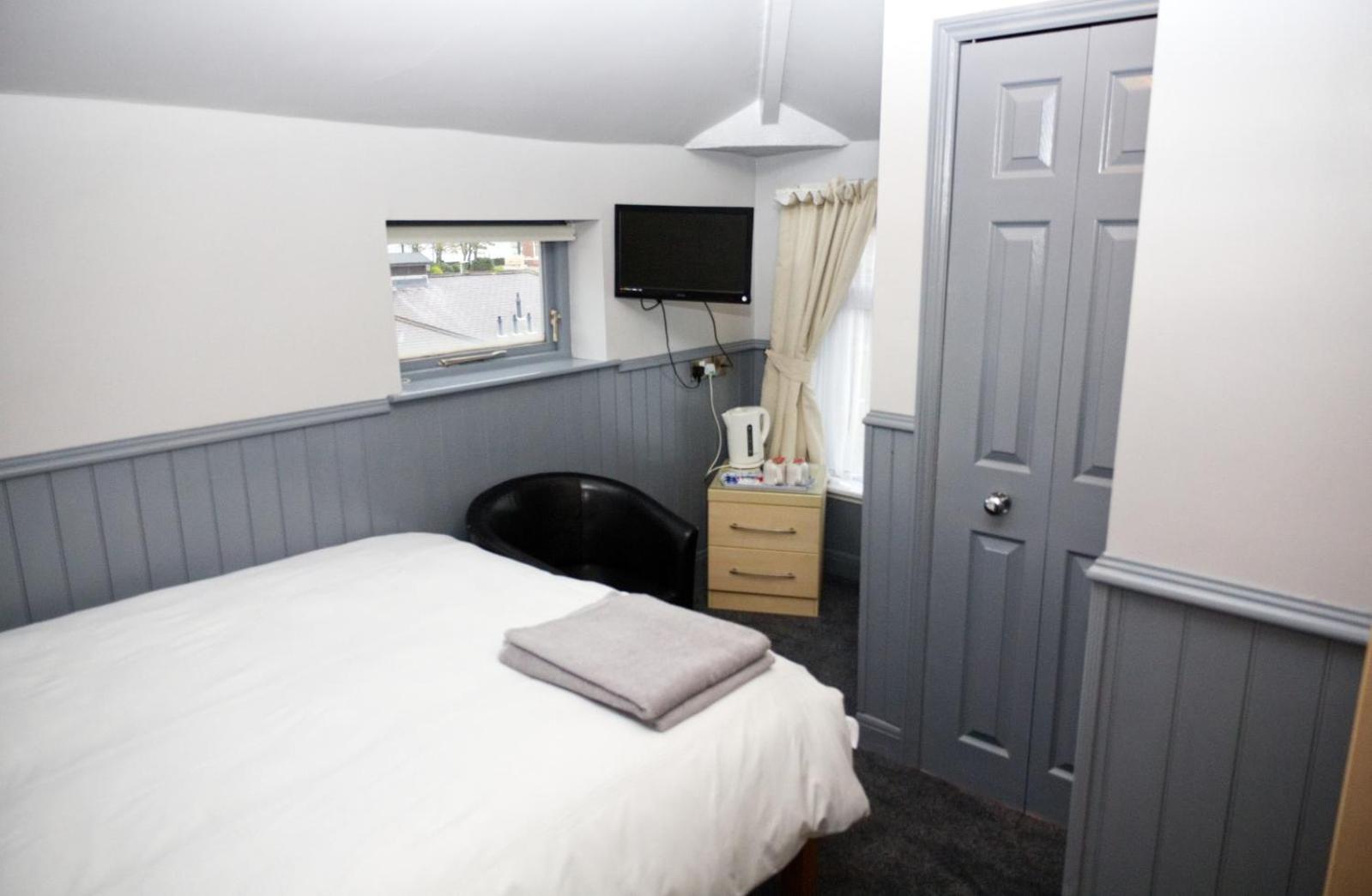 Double Room with Private Bathroom - Photo 3
