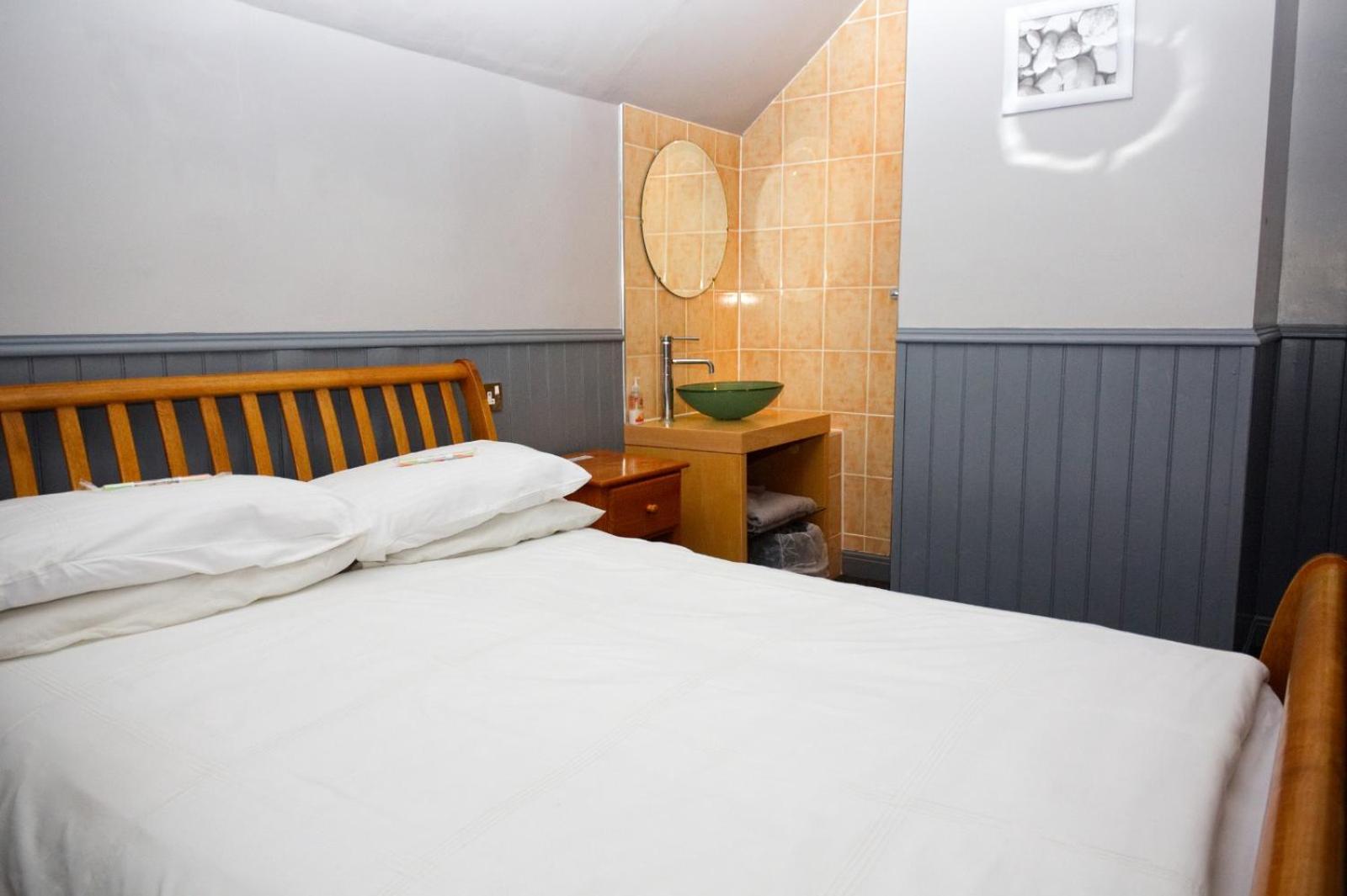 Double Room with Shared Toilet photo 1