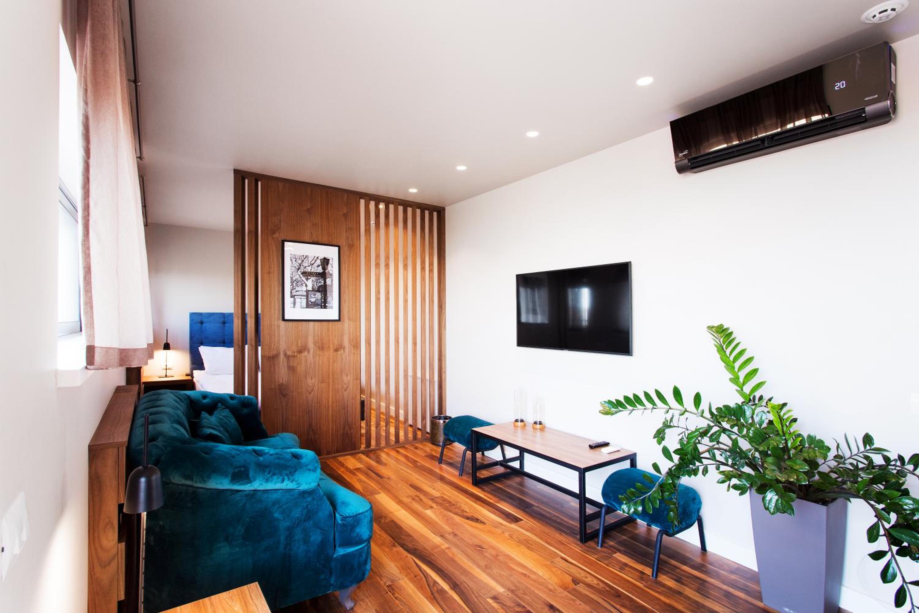 Two-Bedroom Penthouse with Kitchen photo 2