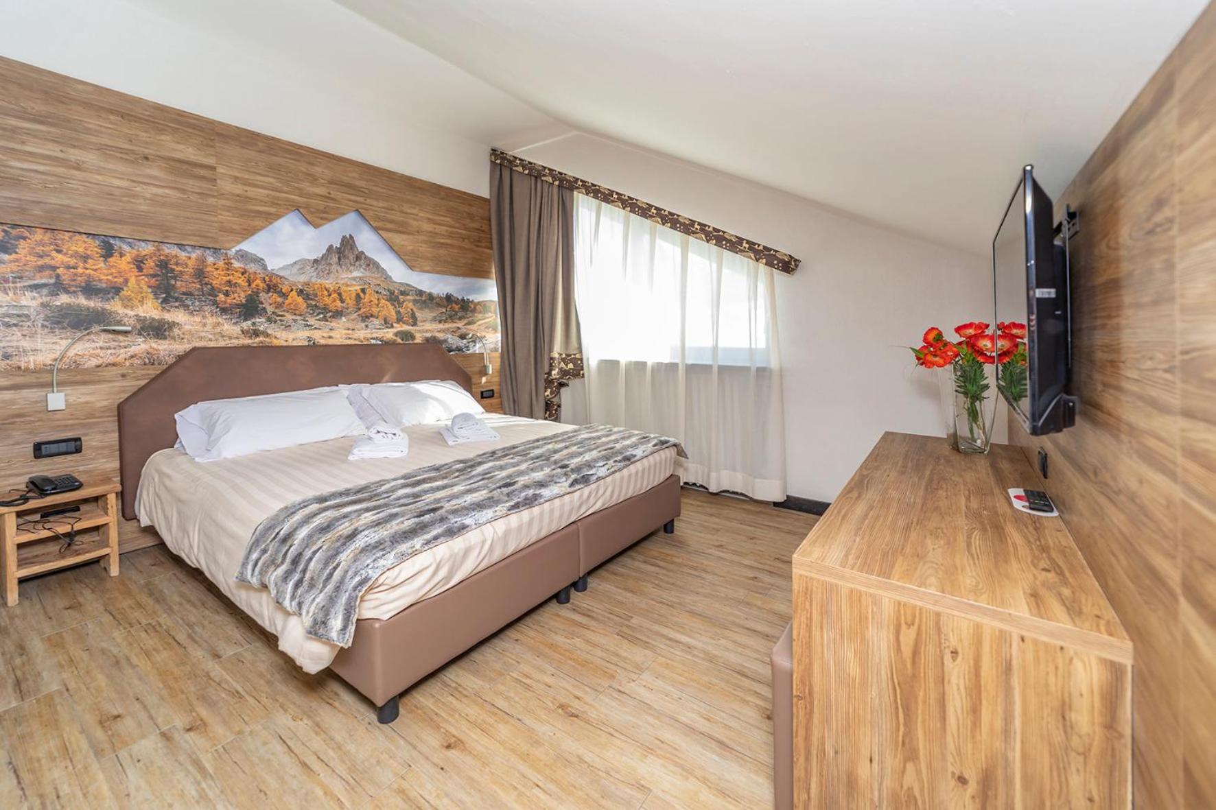 Large Double or Twin Room - Photo 3