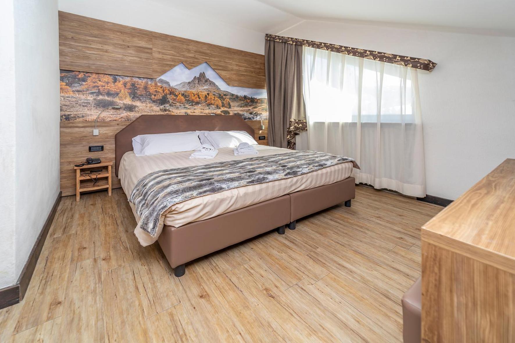 Deluxe Double or Twin Room with Balcony - Photo 2