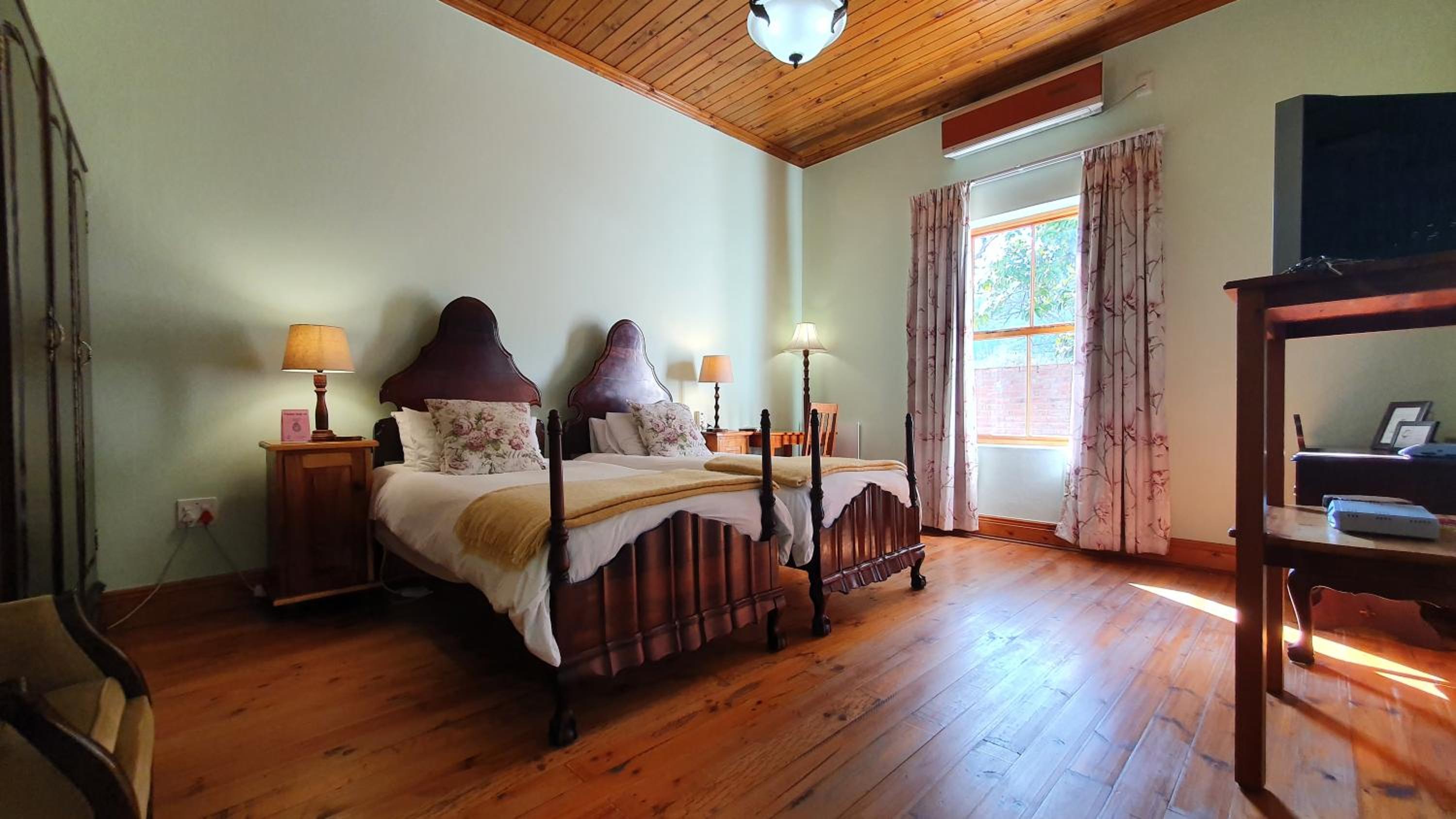 Twin Room - Photo 4