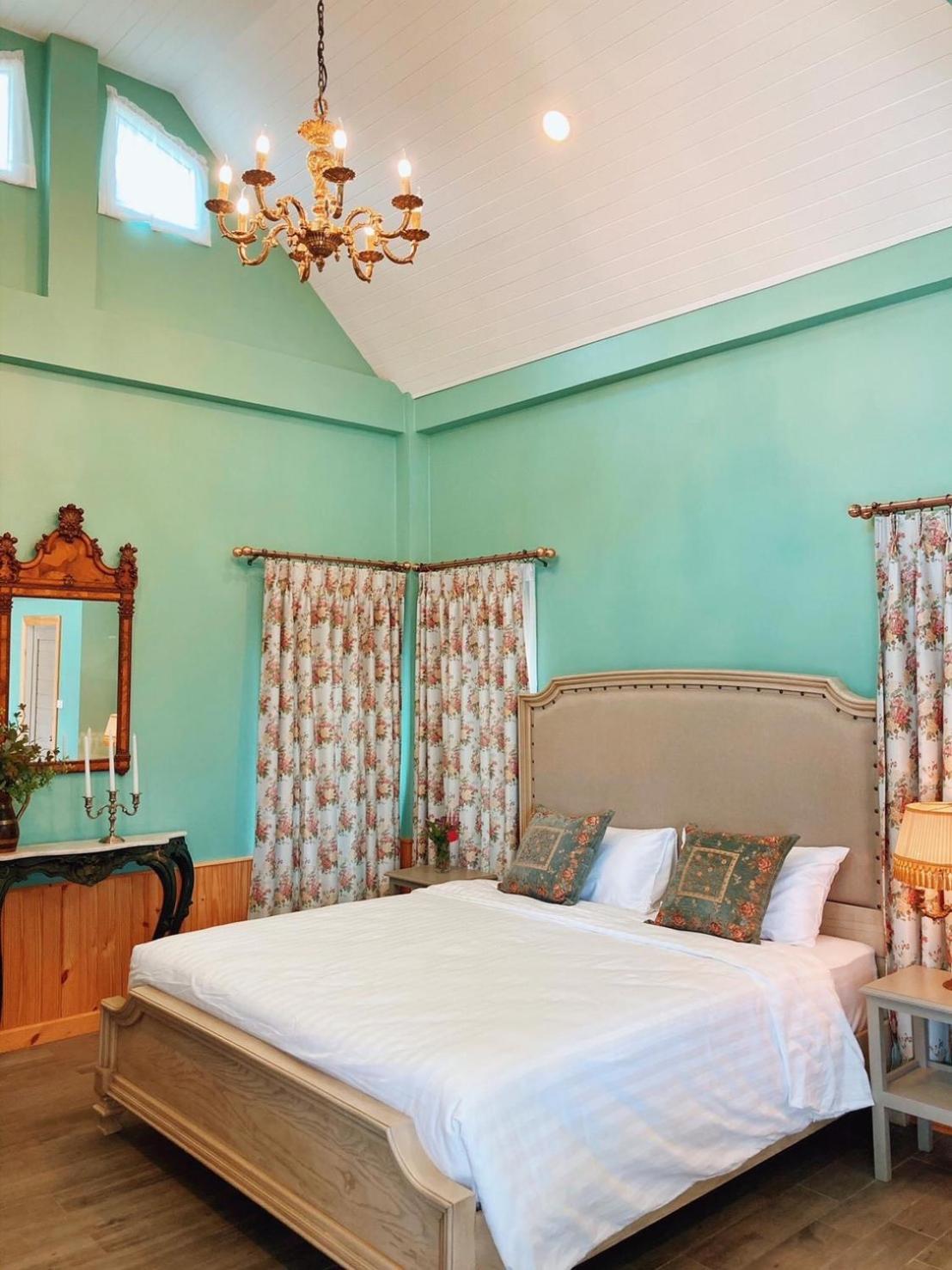 Deluxe King Room - Photo 5
