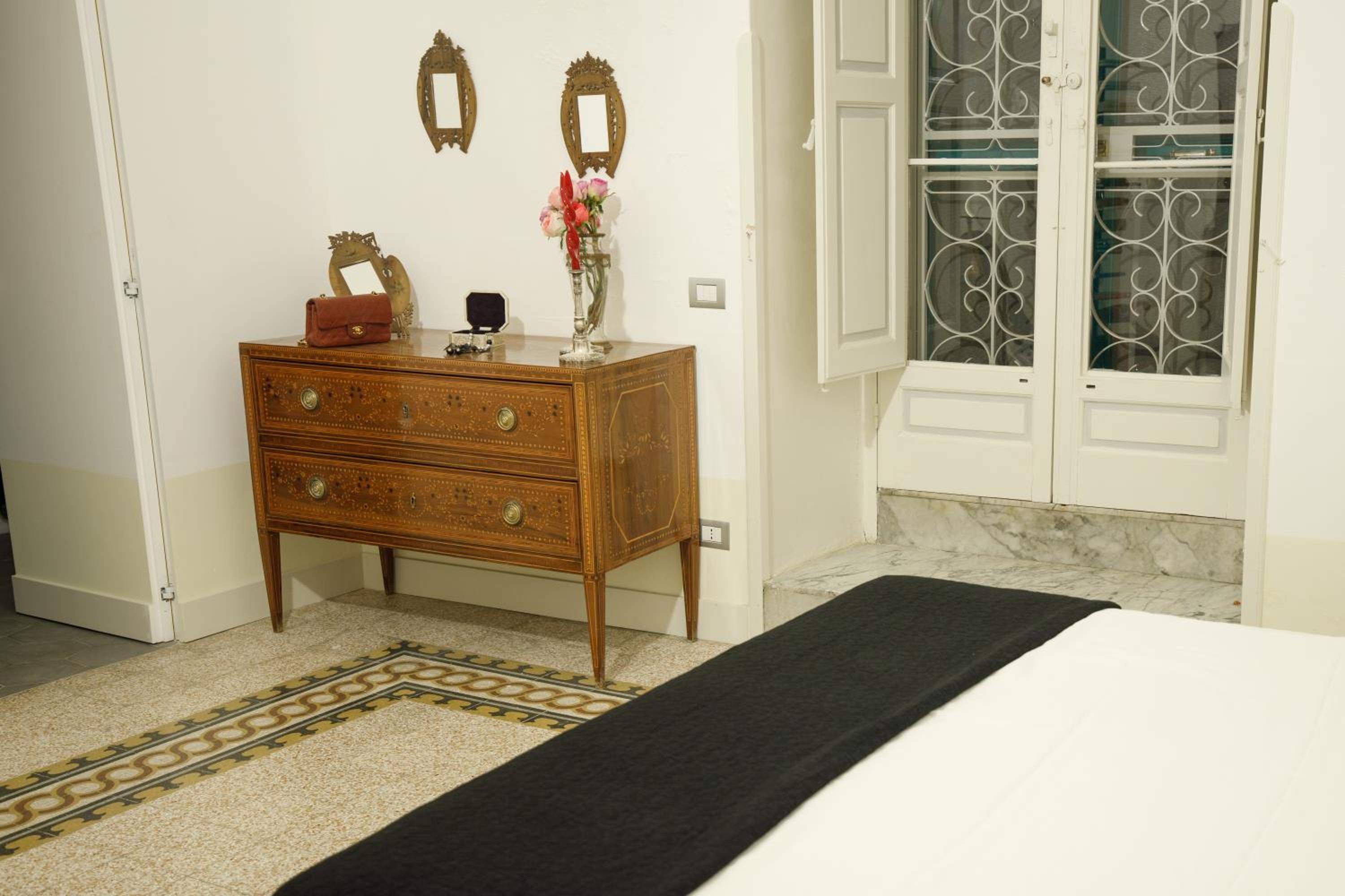 Deluxe Room - Photo 4