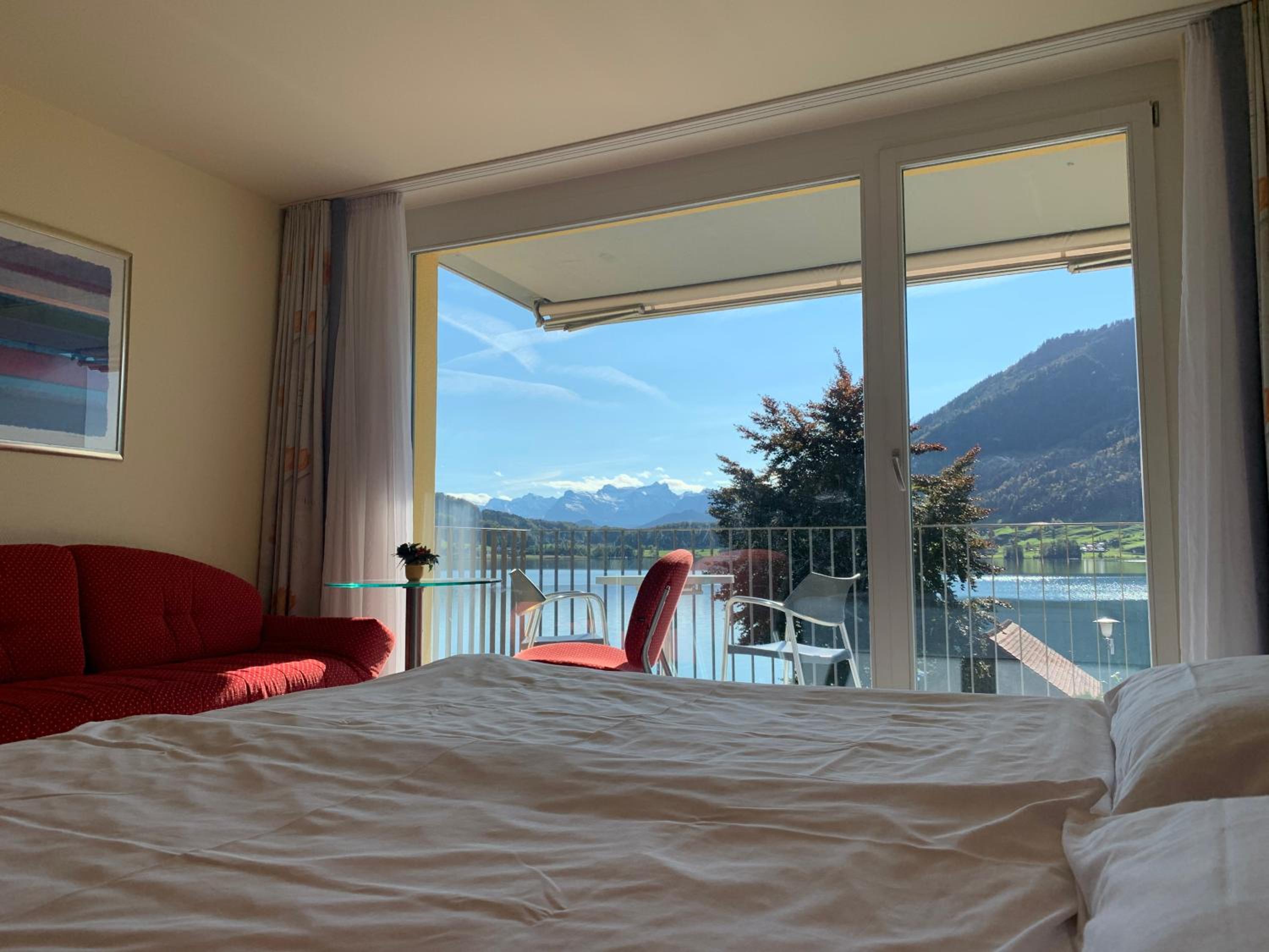 Double or Twin Room with Lake View - Photo 2
