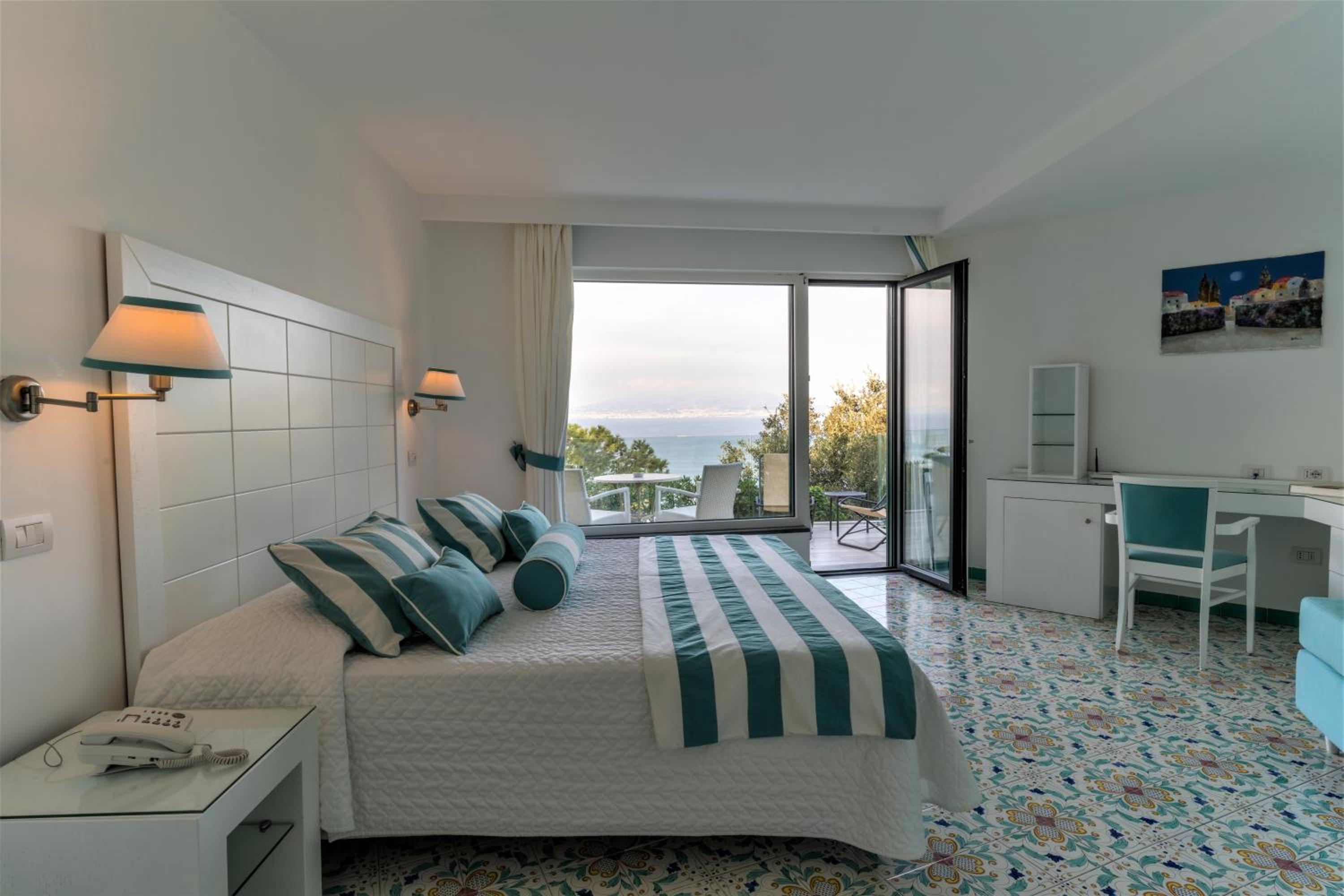 Superior Double Room with Terrace and Outdoor Jacuzzi photo 3