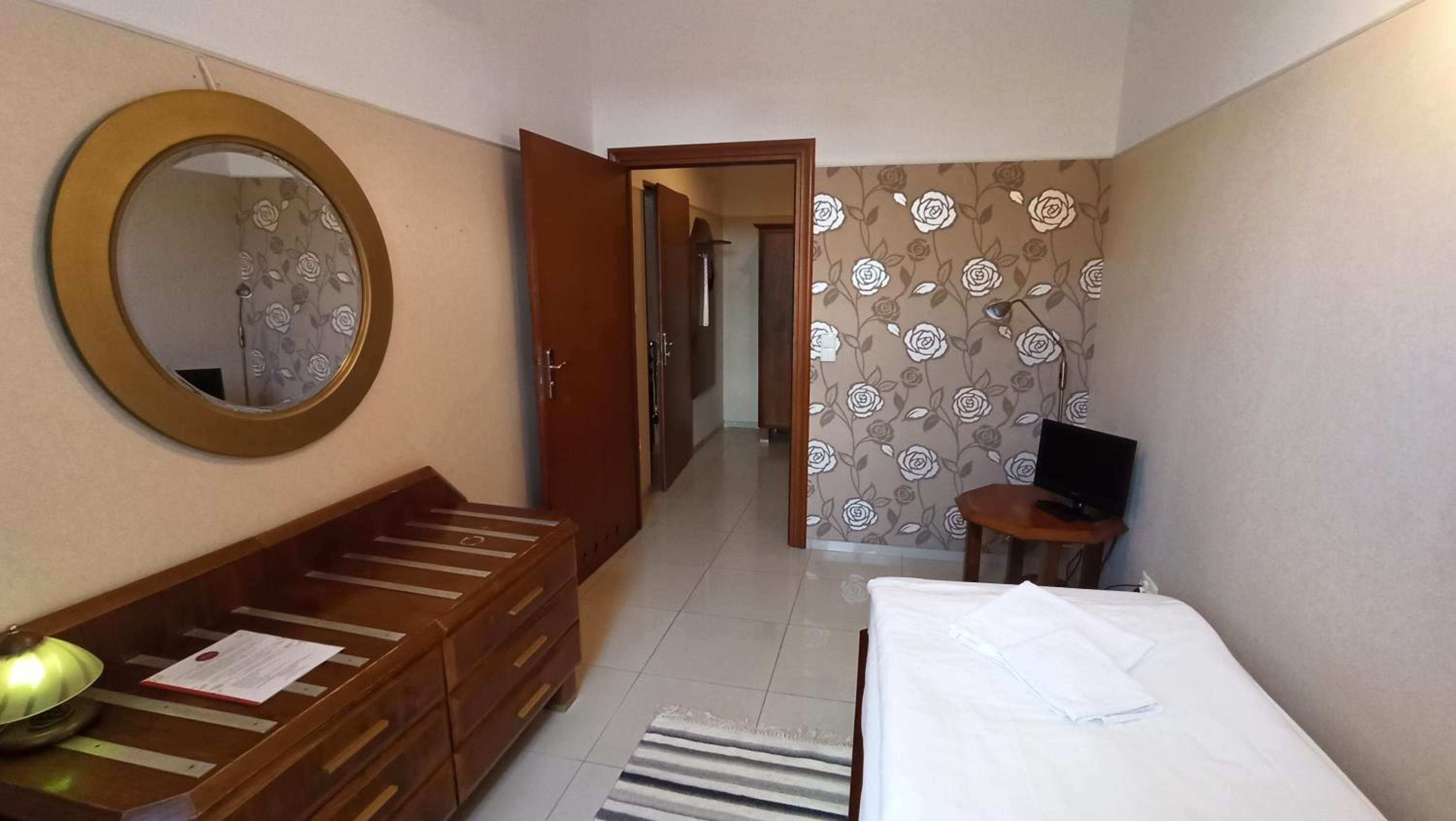 Small Single Room photo 3