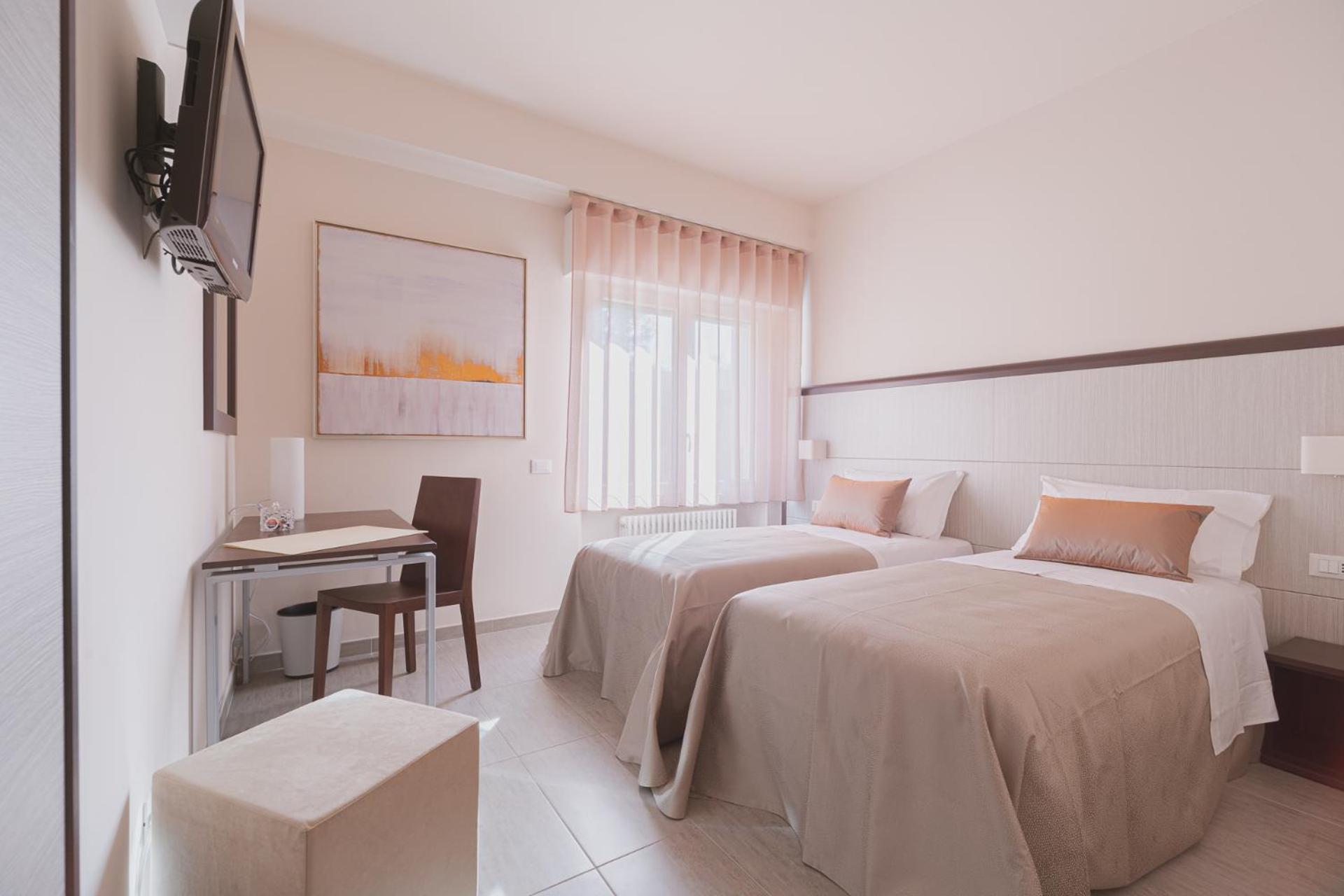 Double or Twin Room photo 3