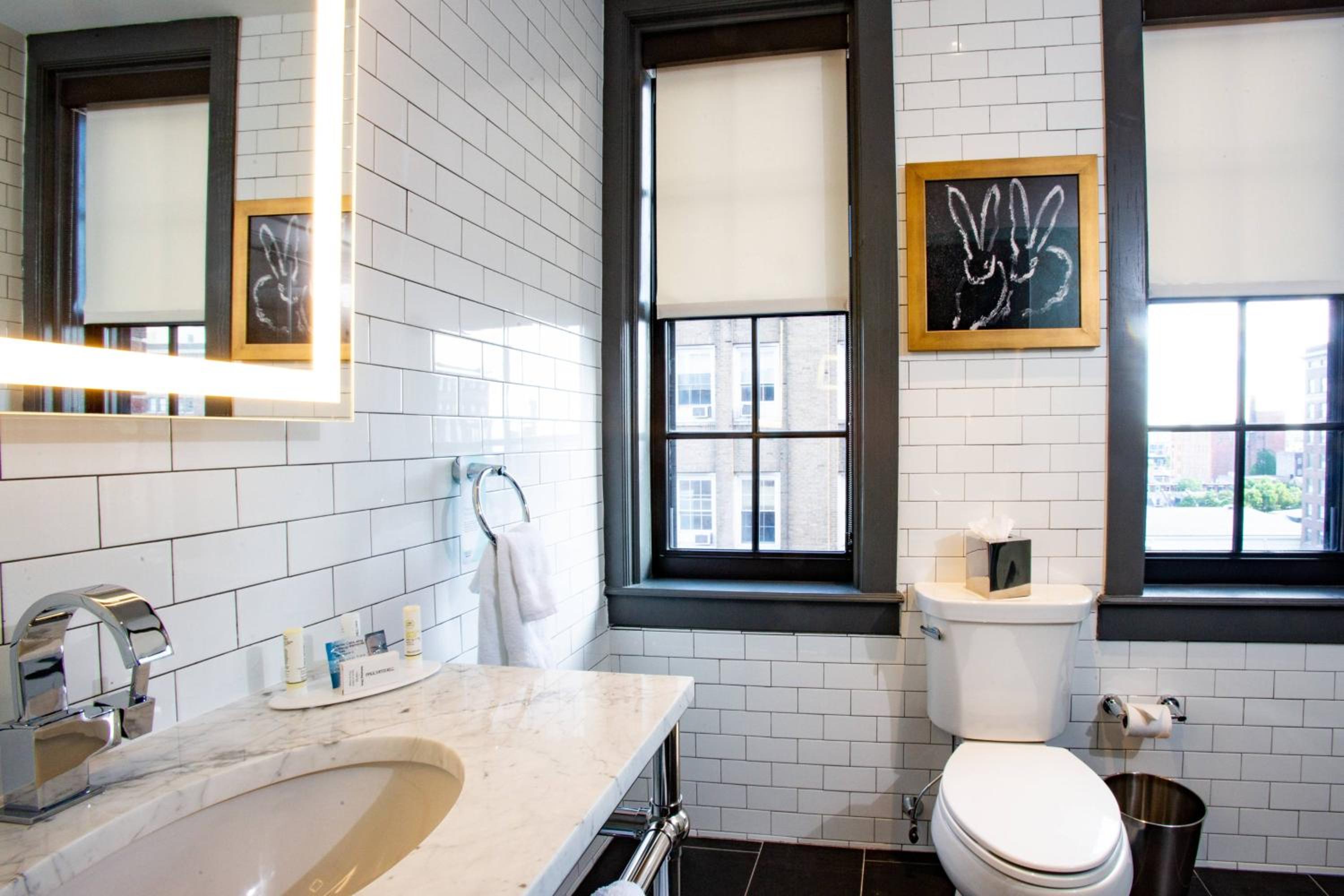 King Room with Roll-In Shower - Mobility Access/Hearing Accessible