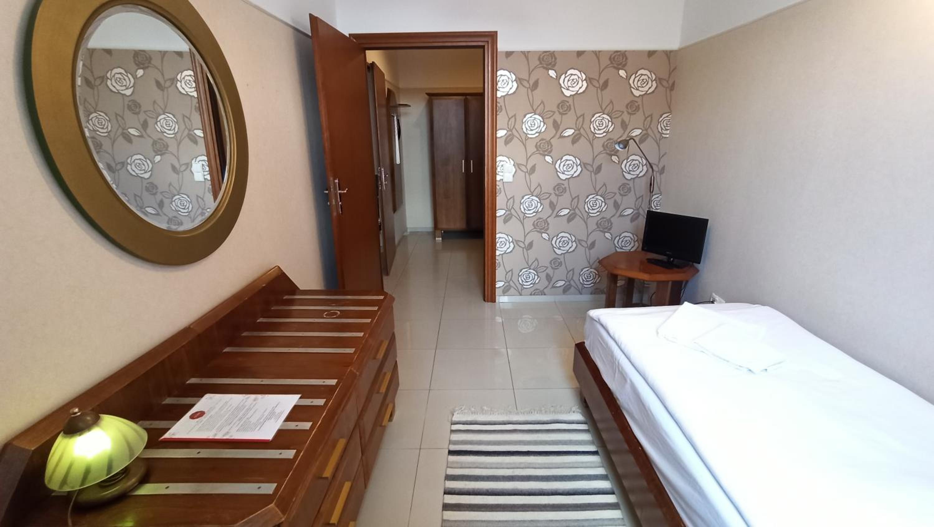 Small Single Room photo 1