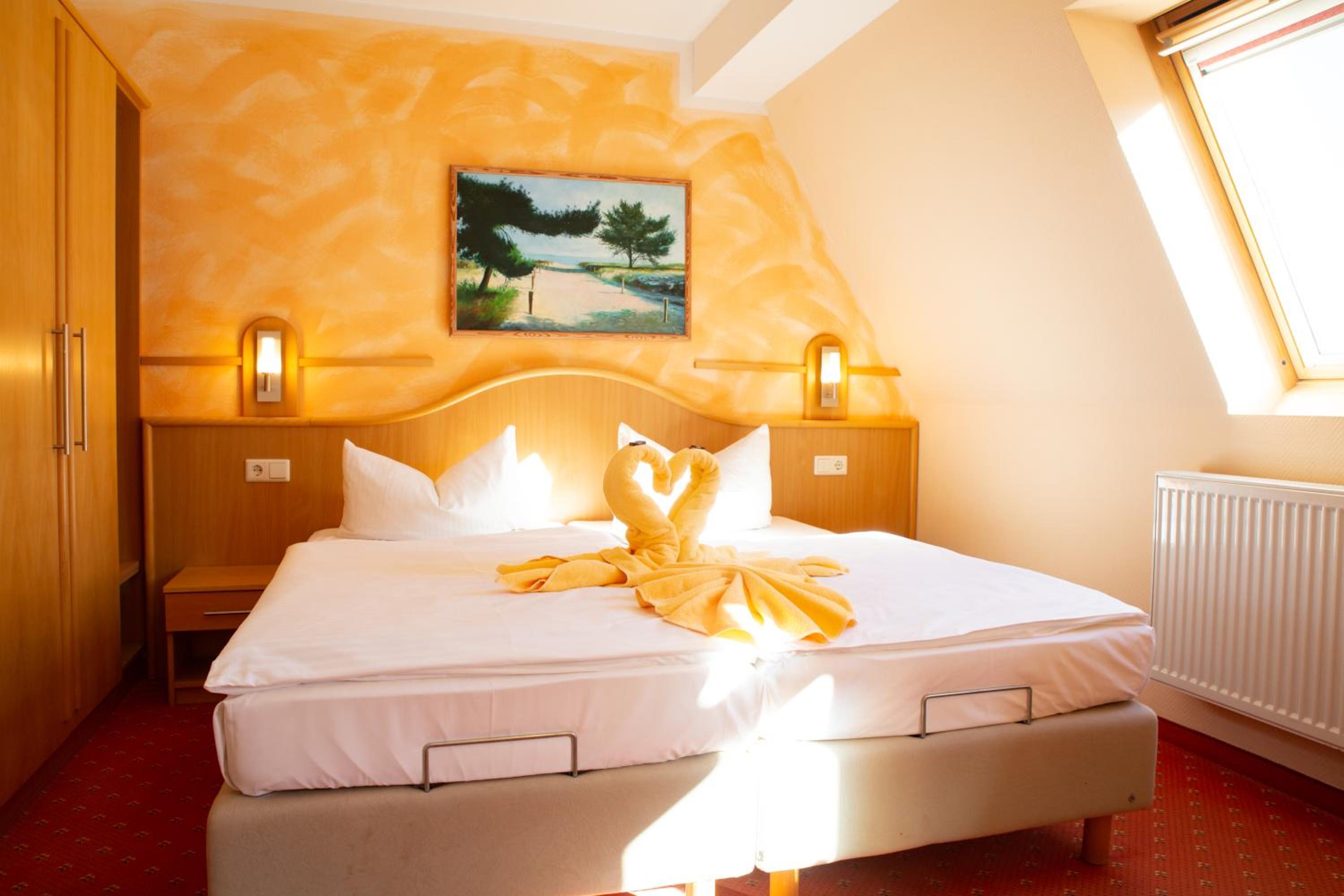 Double Room with Balcony or Terrace thumbnail 6