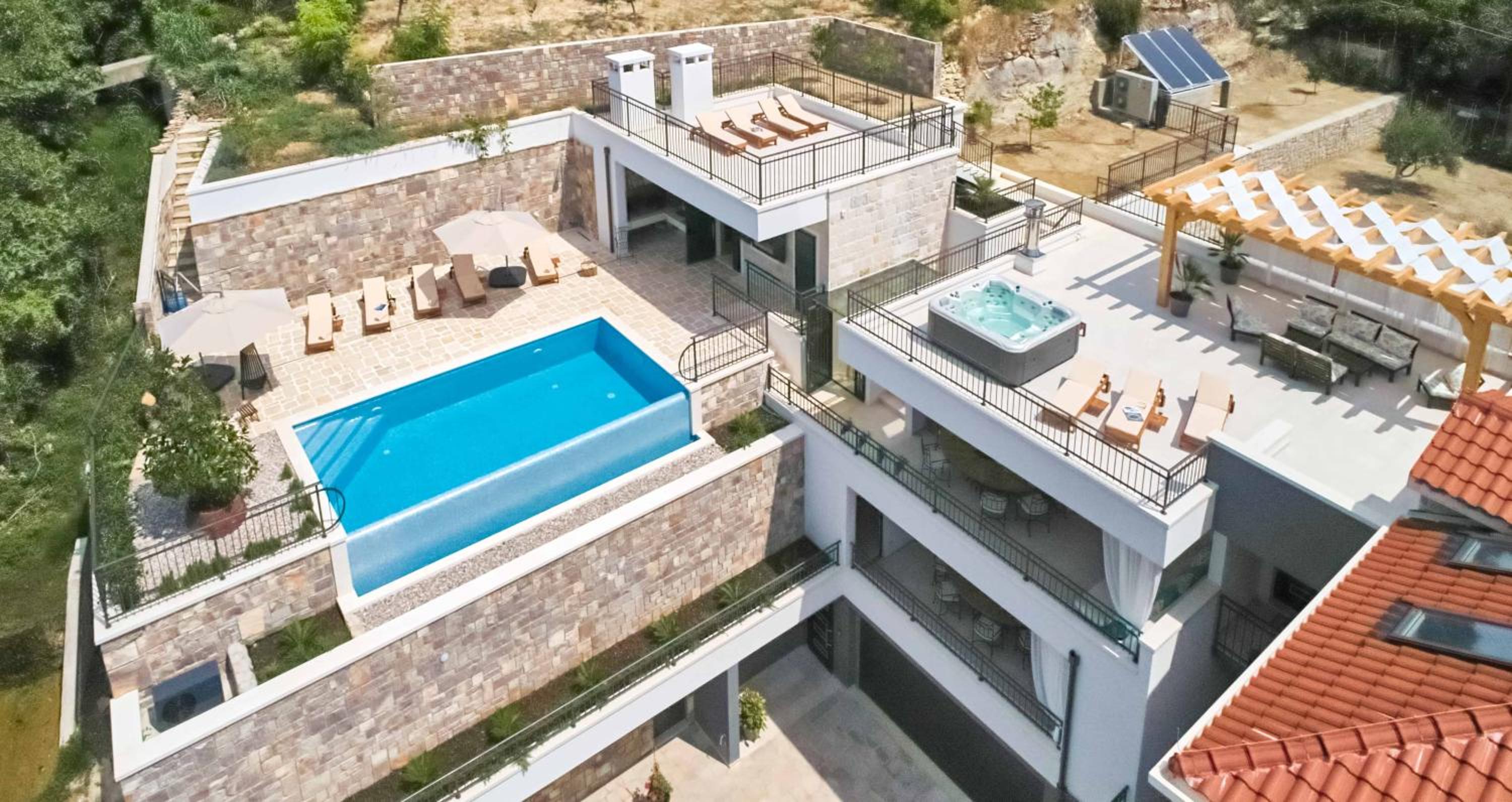 Three-Bedroom Villa photo 3