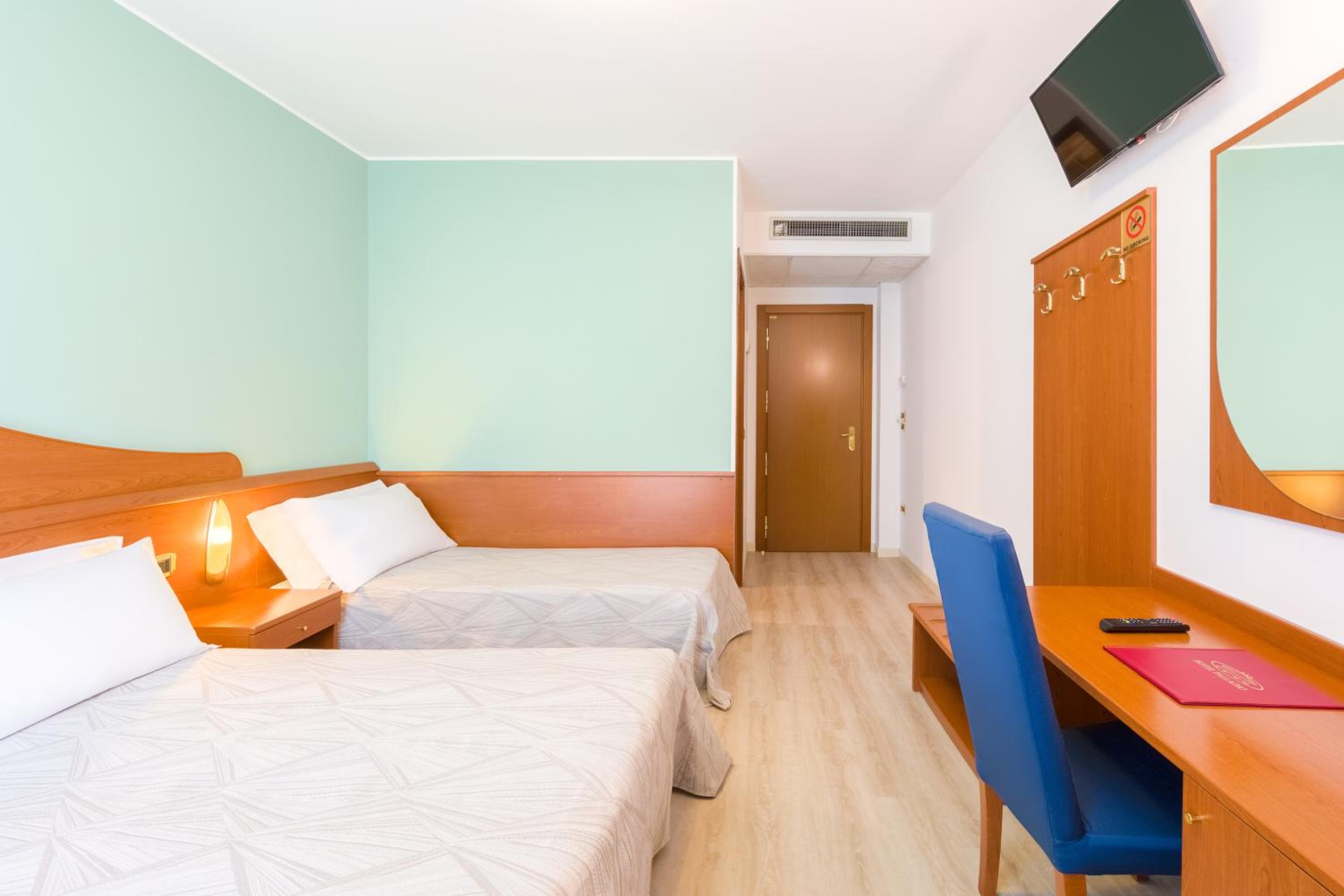 Triple Room - Photo 8