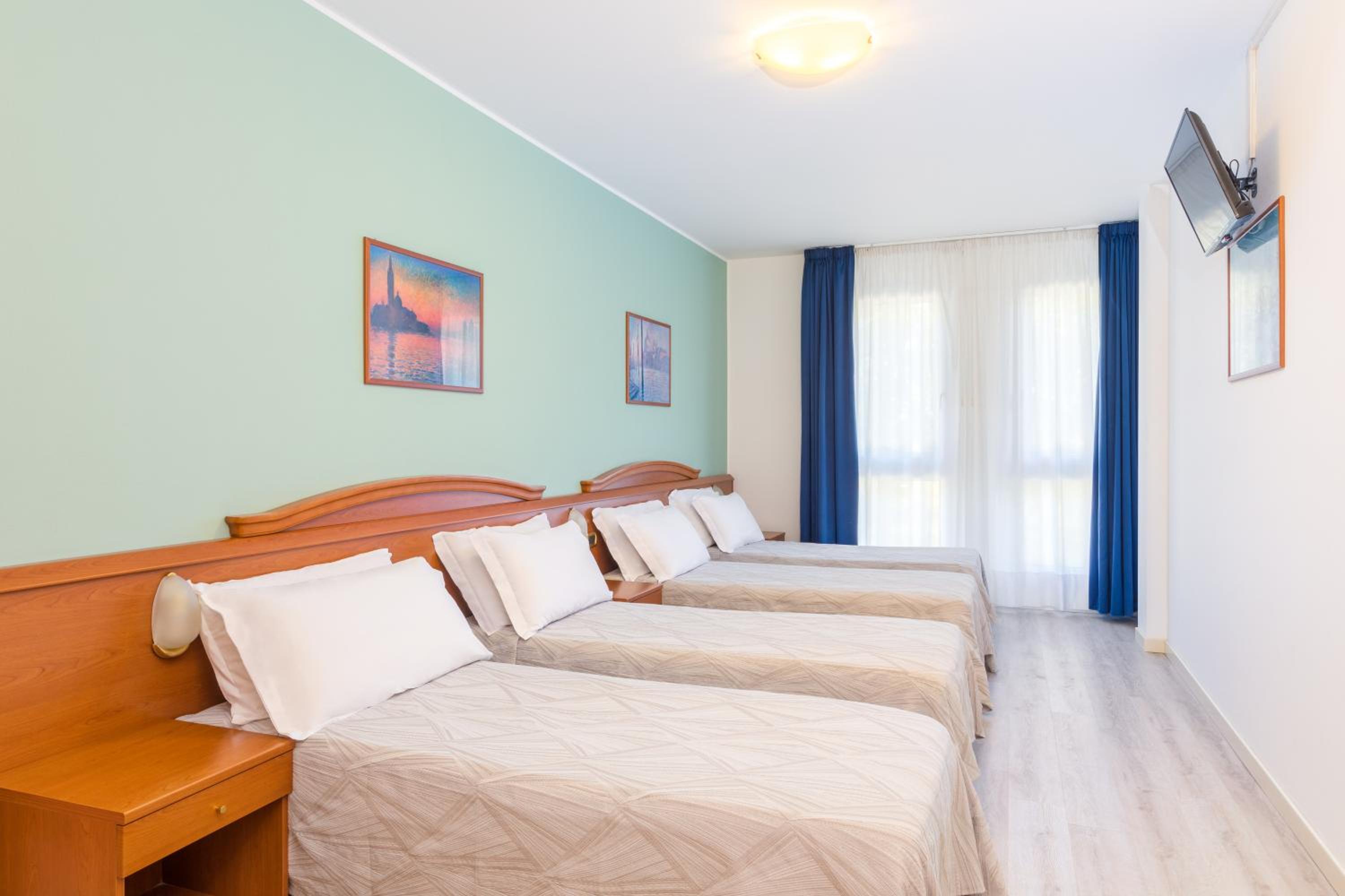 Quadruple Room - Photo 1