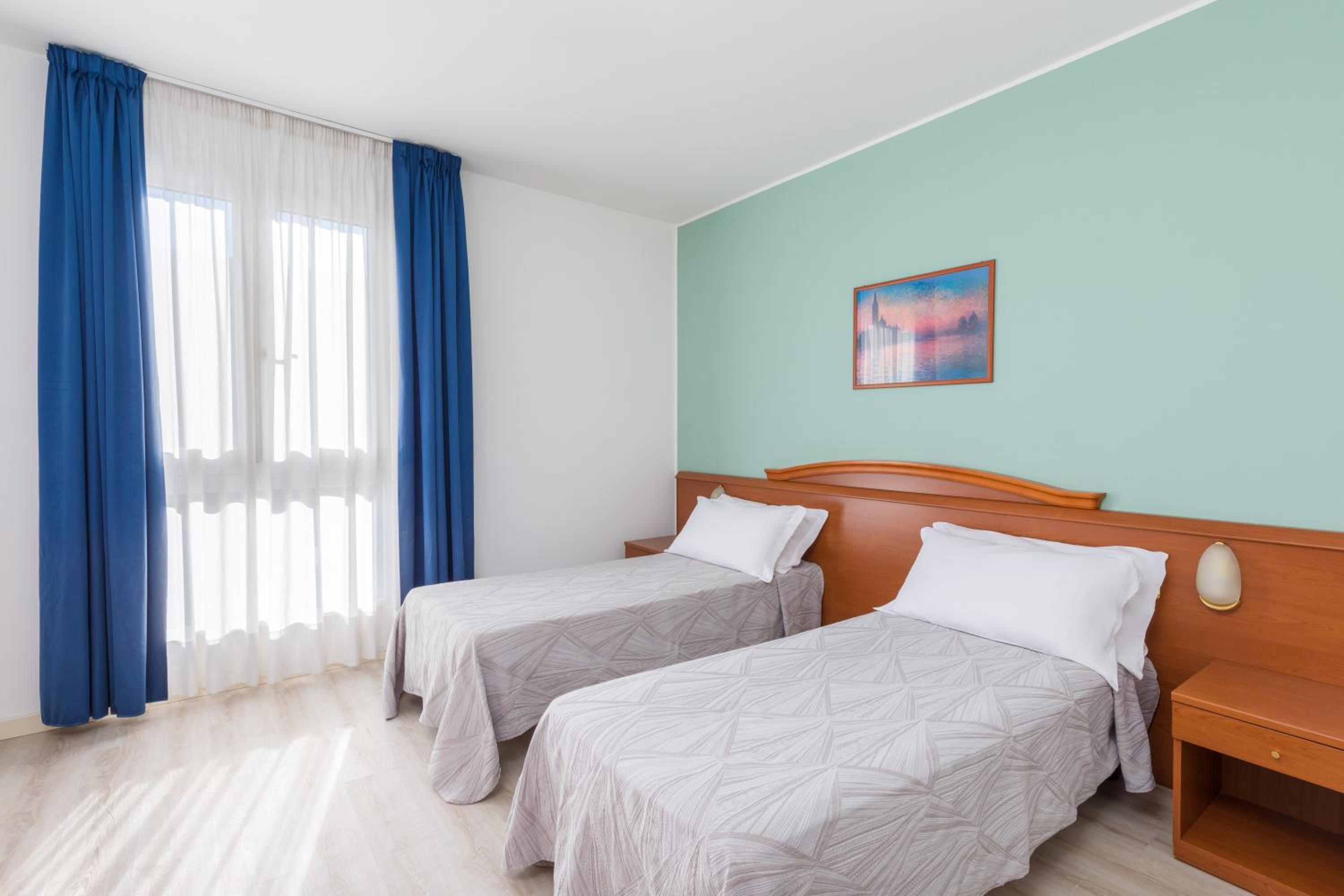 Twin Room - Photo 1