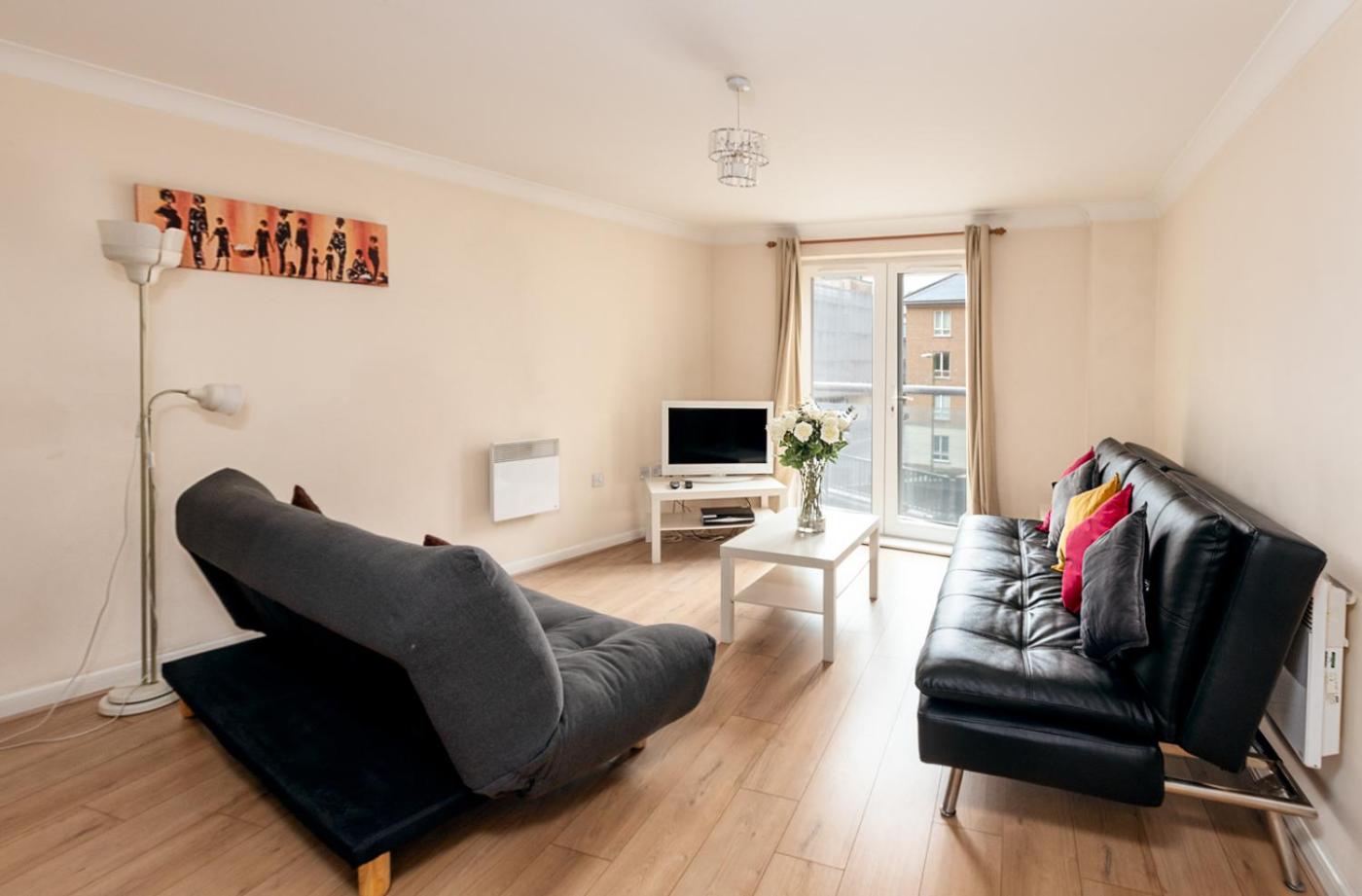 Executive Two-Bedroom Apartment Handleys Court photo 2