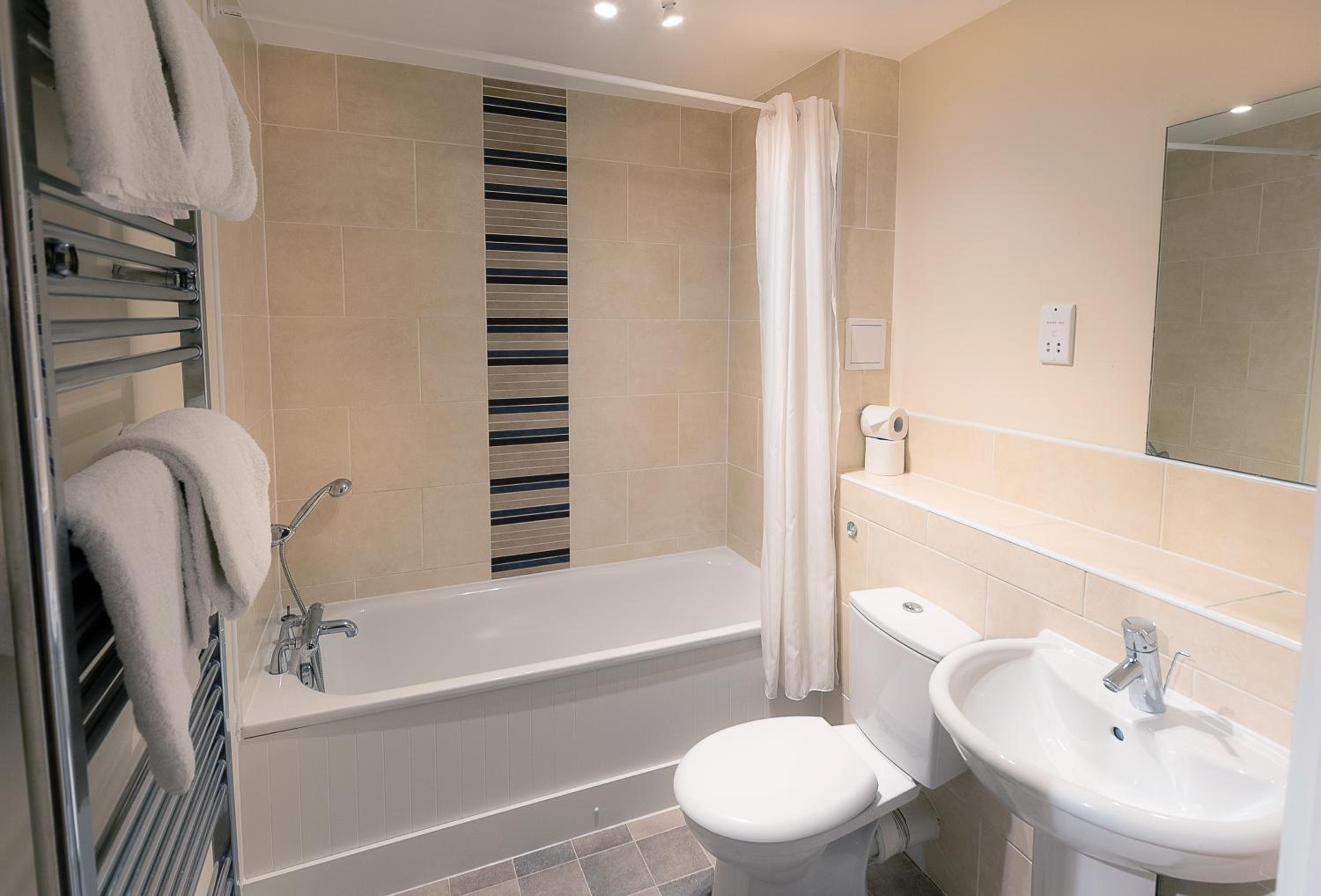 Executive Two-Bedroom Apartment Handleys Court photo 3