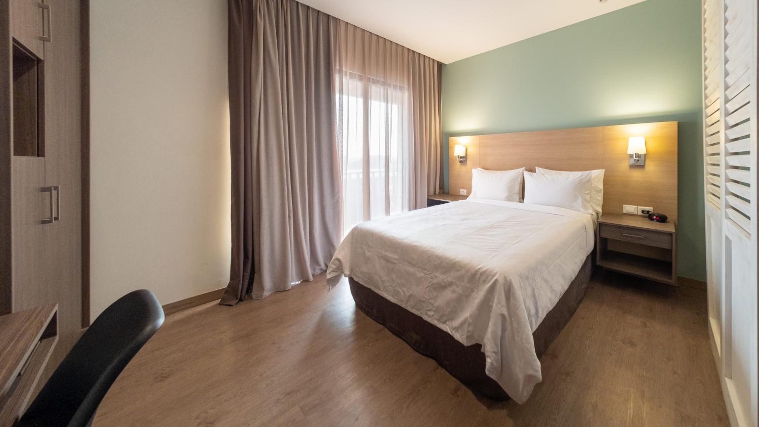 Studio Queen Suite with Balcony photo 1