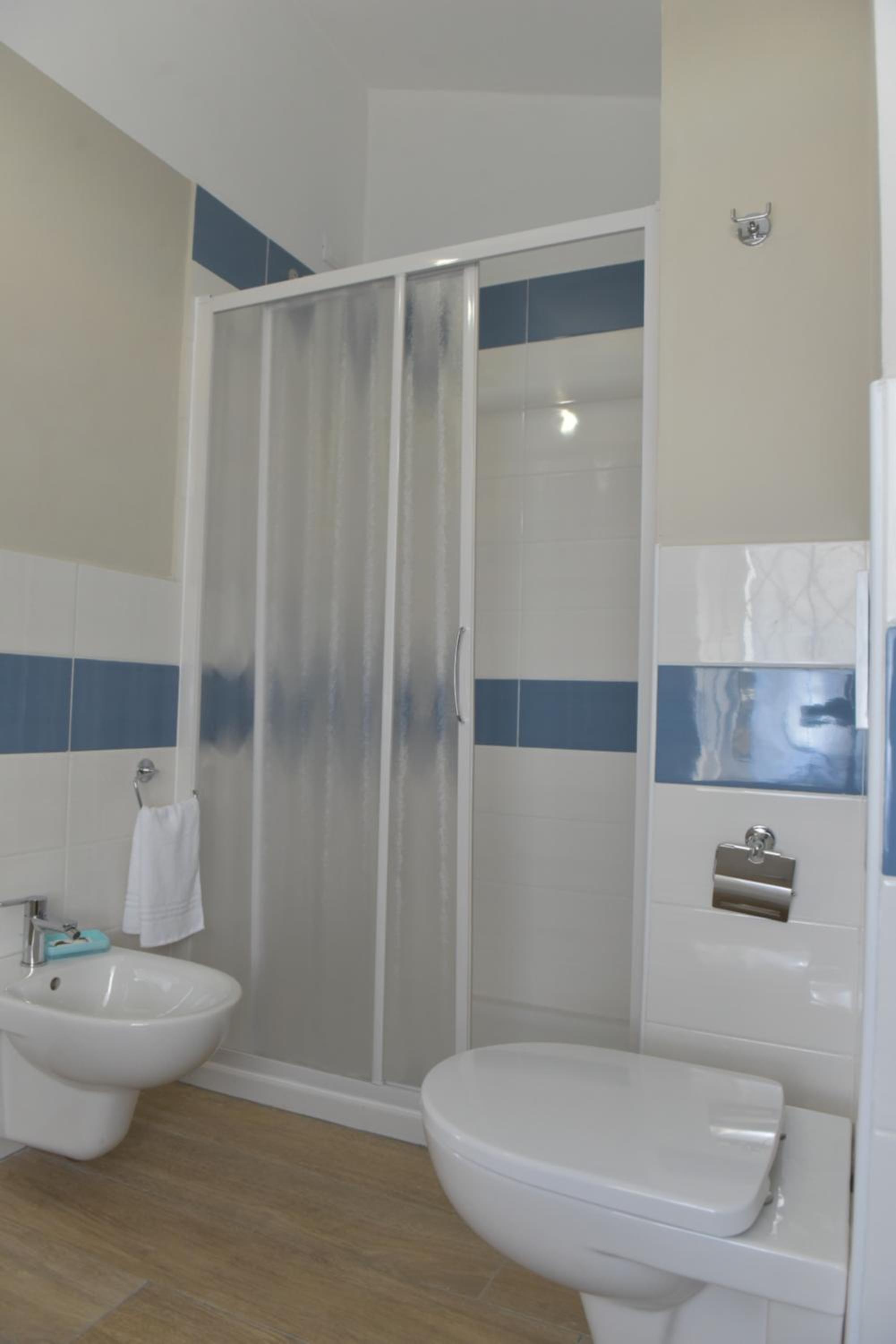 Family Room with Private Bathroom - Photo 7