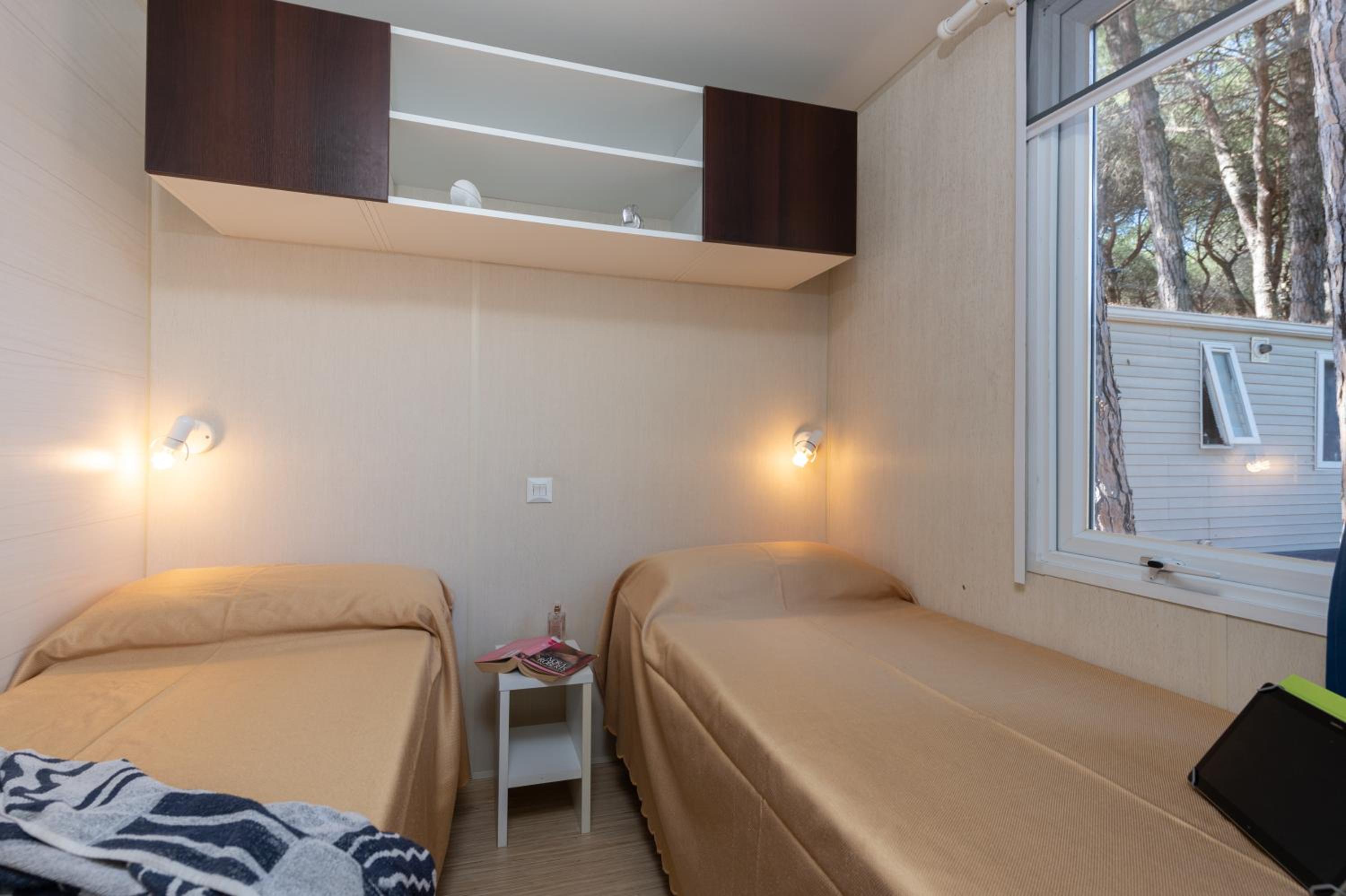 Mobile Home (6 Adults)