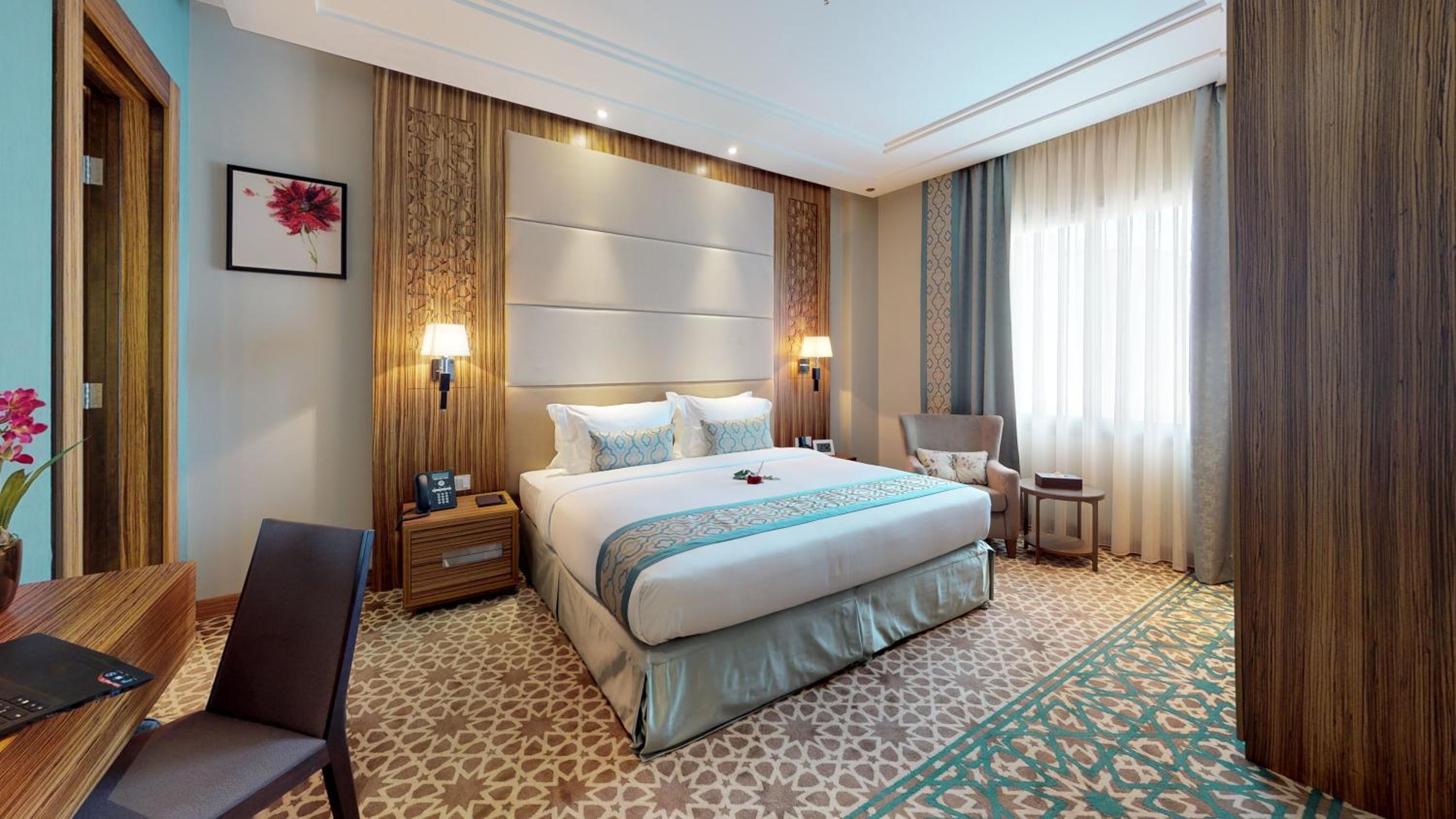 Premier  King One-Bedroom Apartment - Photo 3