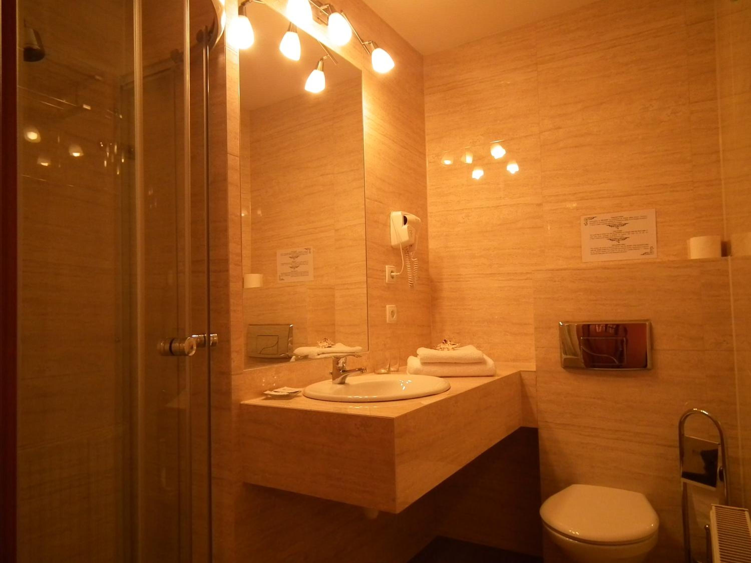 Standard Double or Twin Room - Photo 13