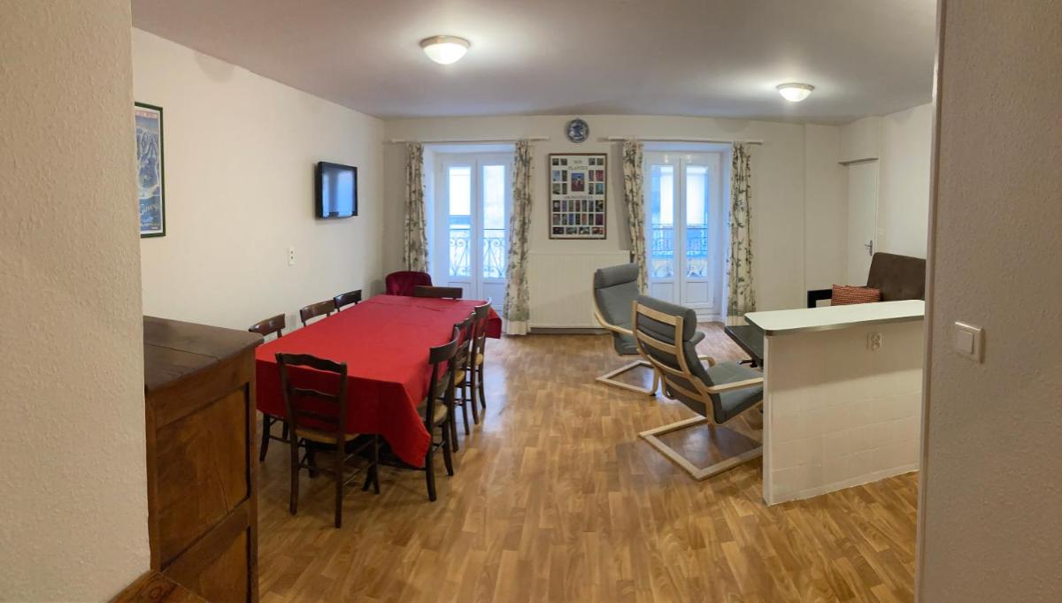 Three-Bedroom Apartment photo 3