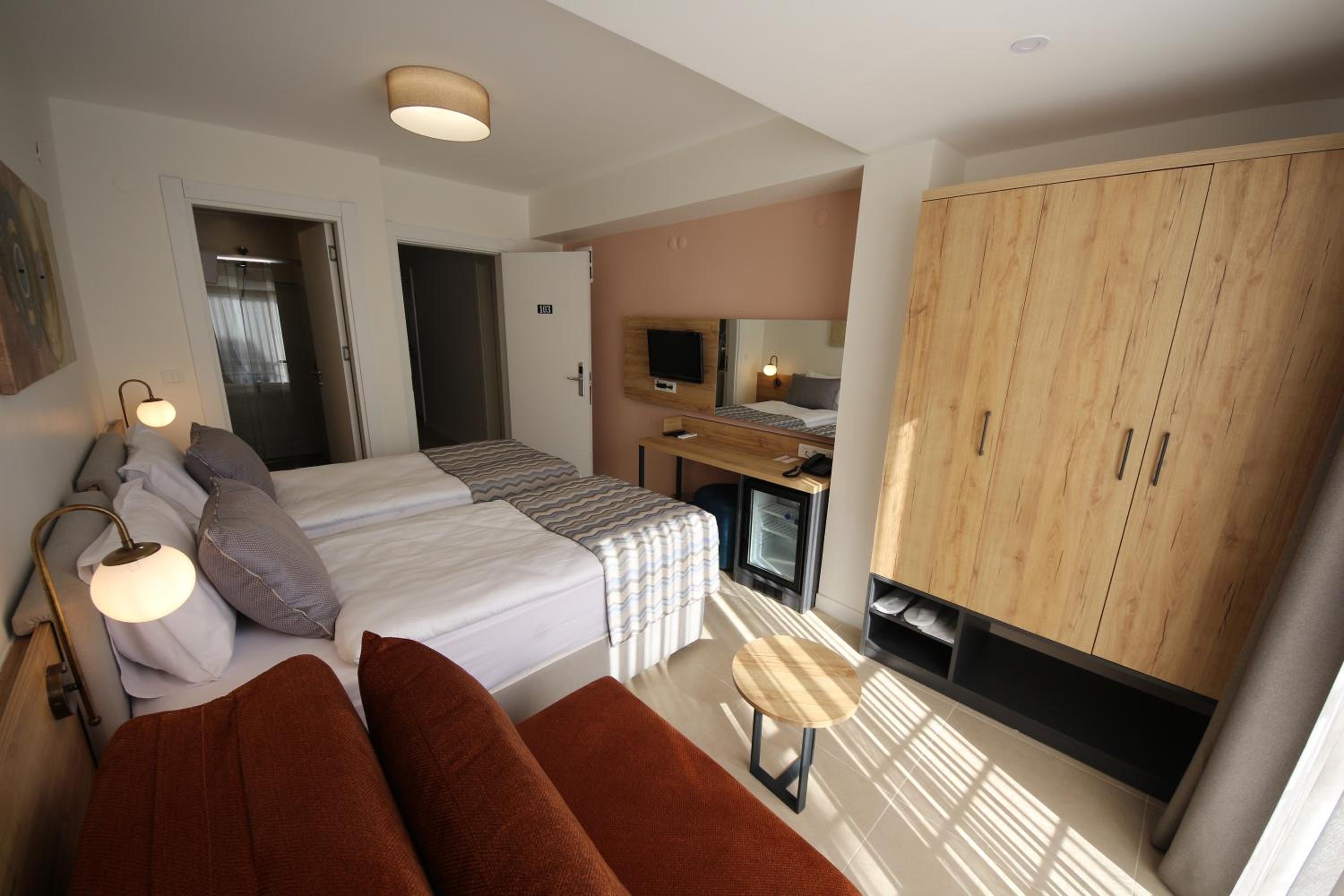 Budget Double or Twin Room - Photo 6