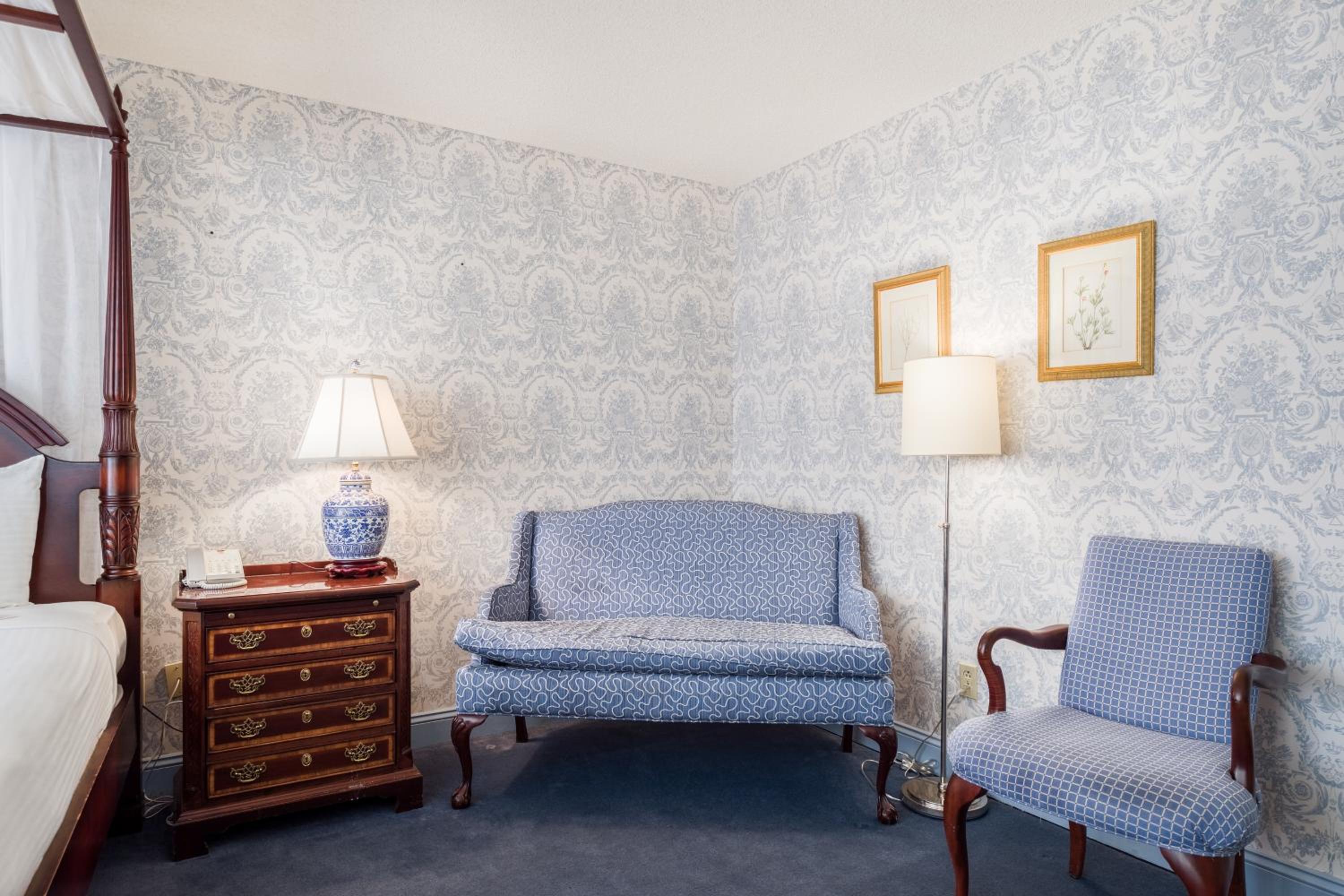 Deluxe Queen Room - Photo 5