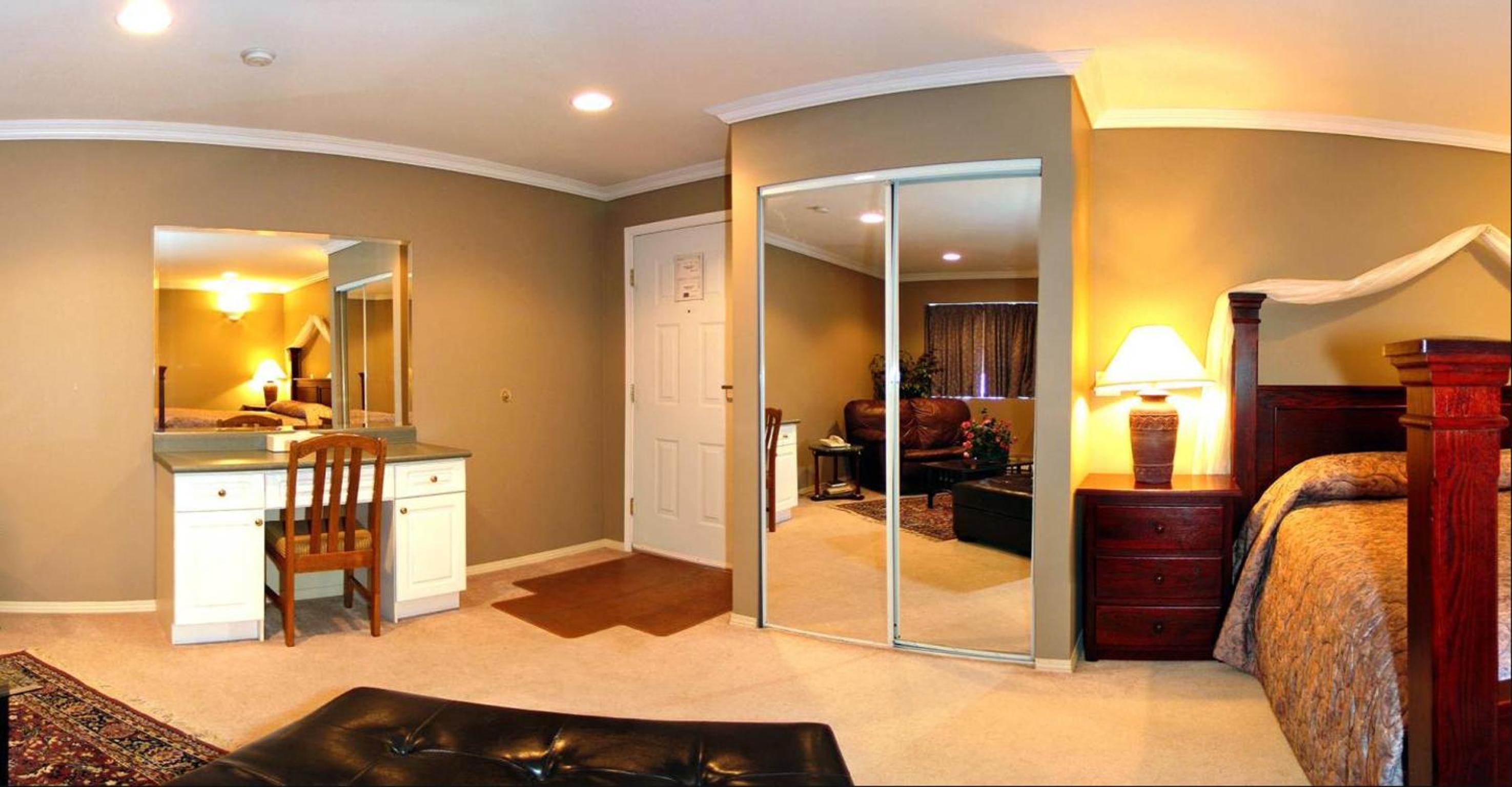 One-Bedroom Queen Suite - Non-Smoking photo 1
