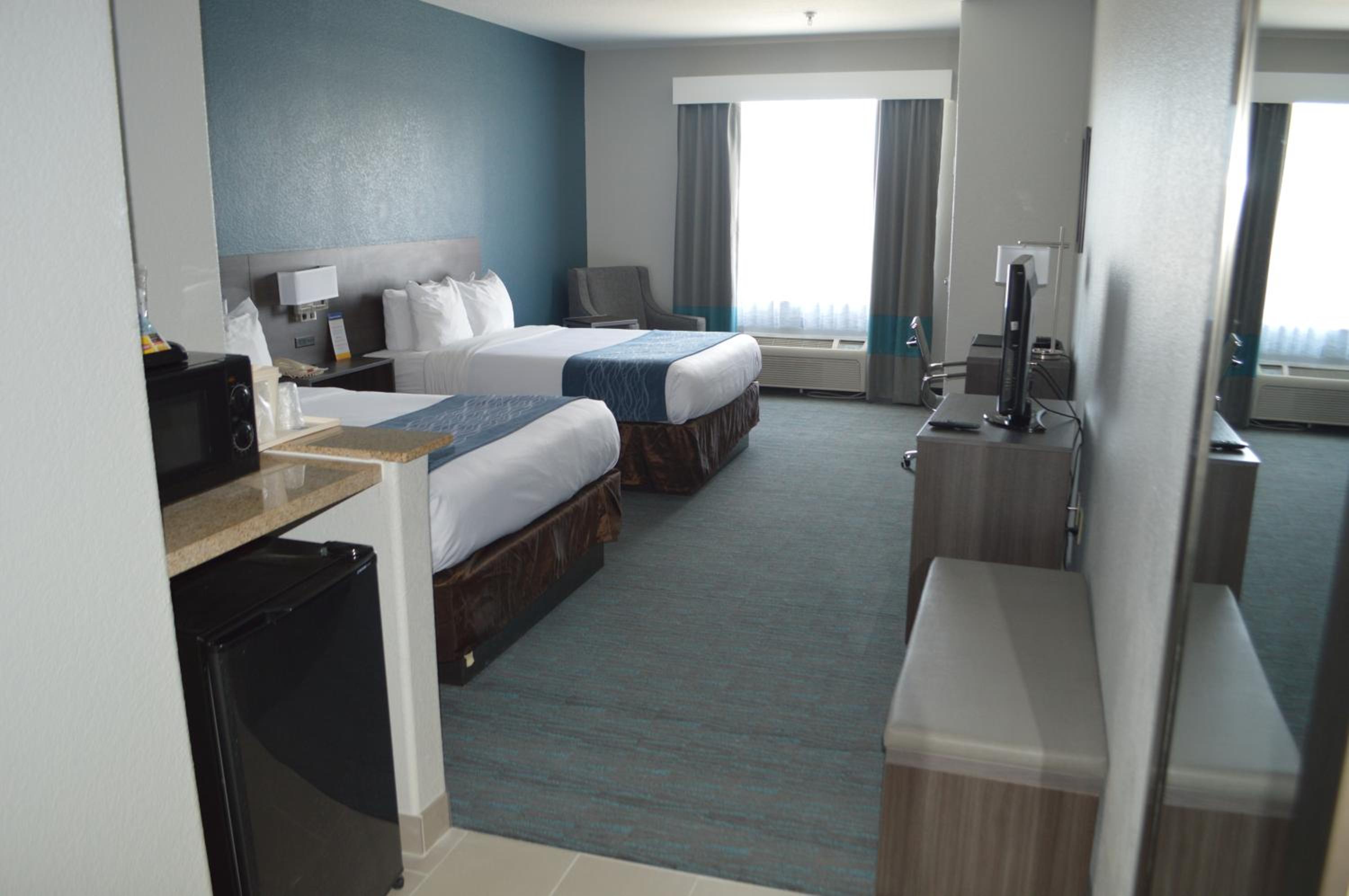 Queen Room With Two Queen Beds - Accessible/Non-Smoking  - Photo 1