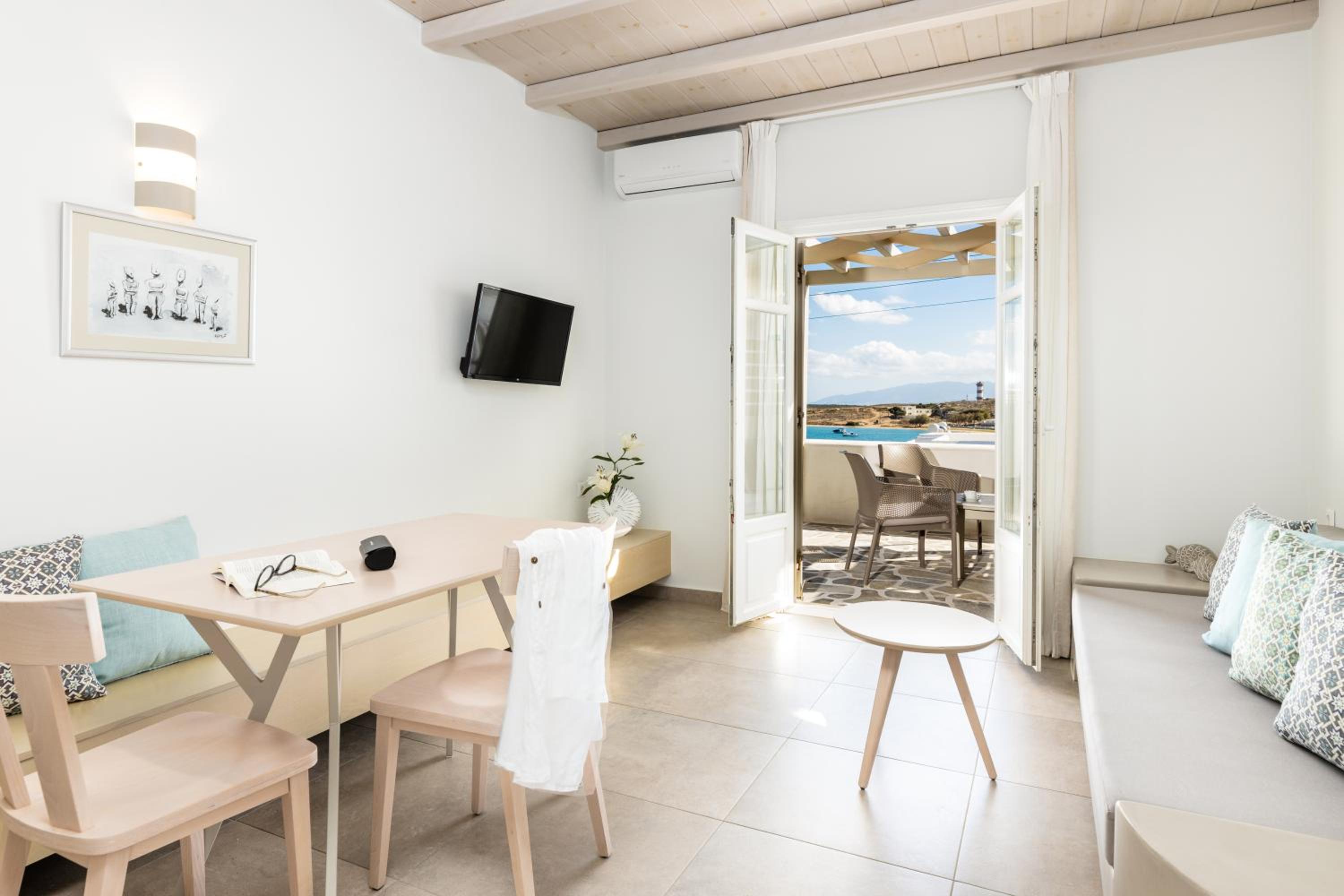 Premium Suite with Sea View and Private Outdoor Hot Tub and Spa Bath photo 3