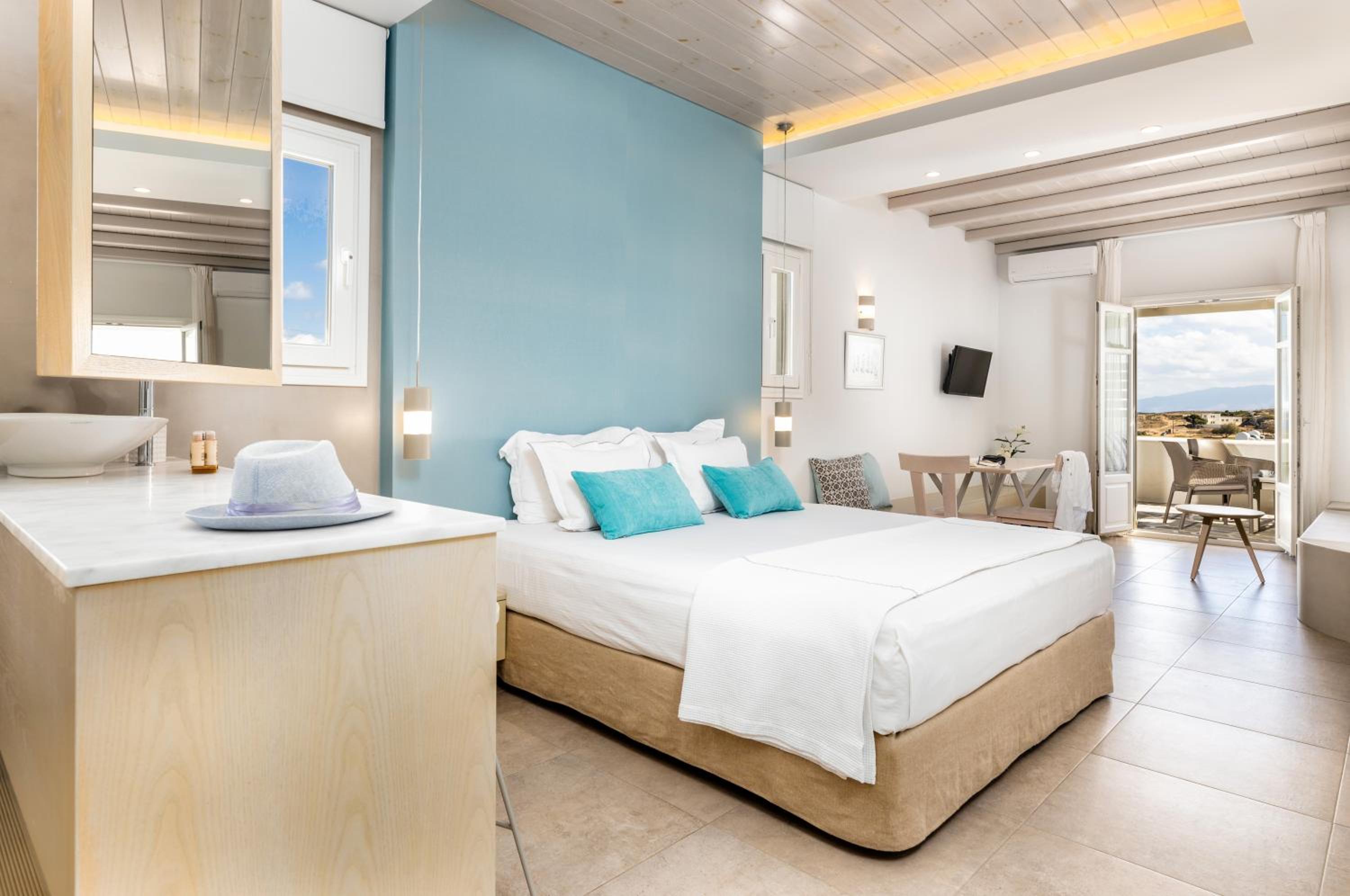 Premium Suite with Sea View and Private Outdoor Hot Tub and Spa Bath photo 2