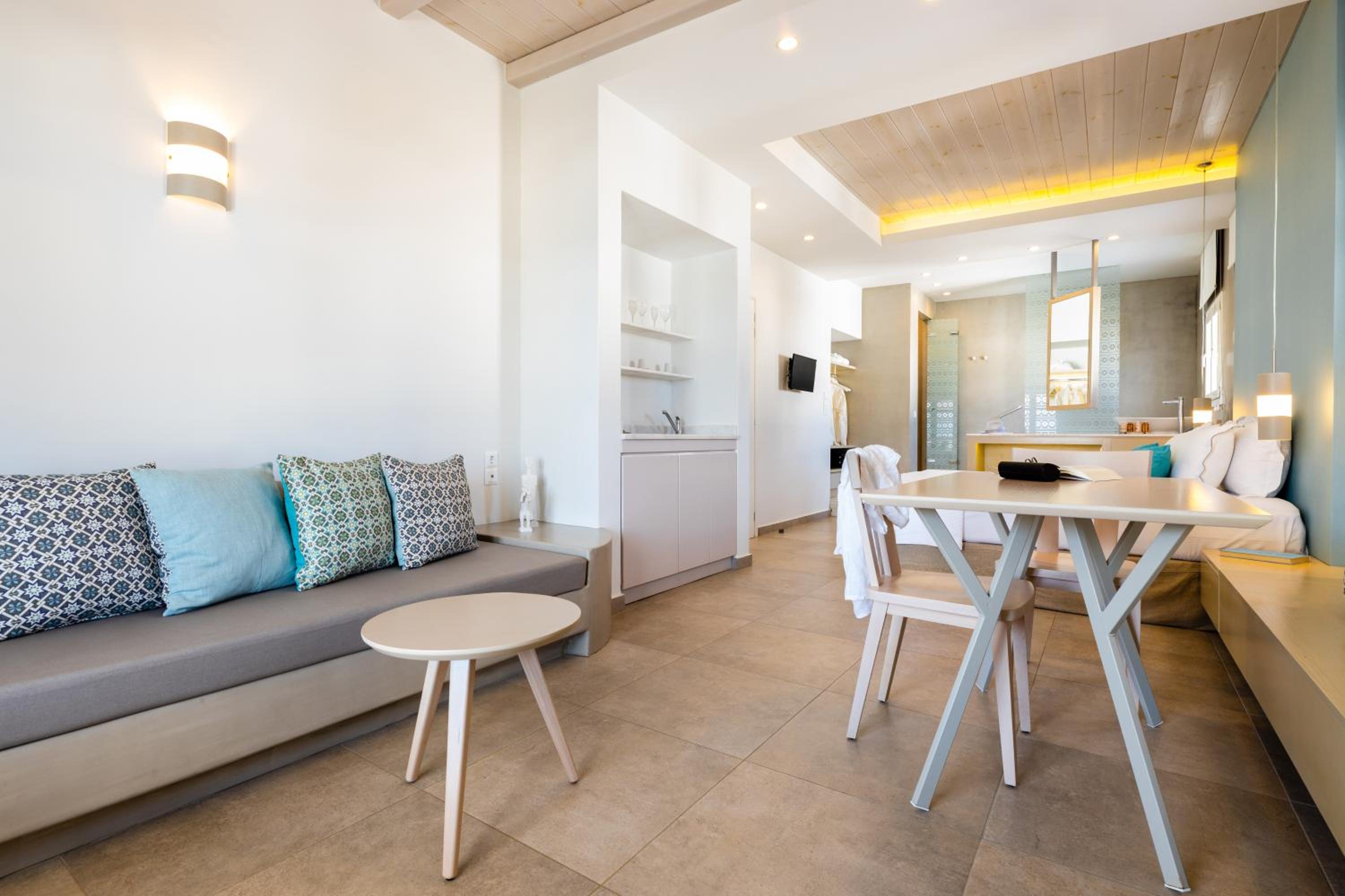 Premium Suite with Sea View and Private Outdoor Hot Tub and Spa Bath