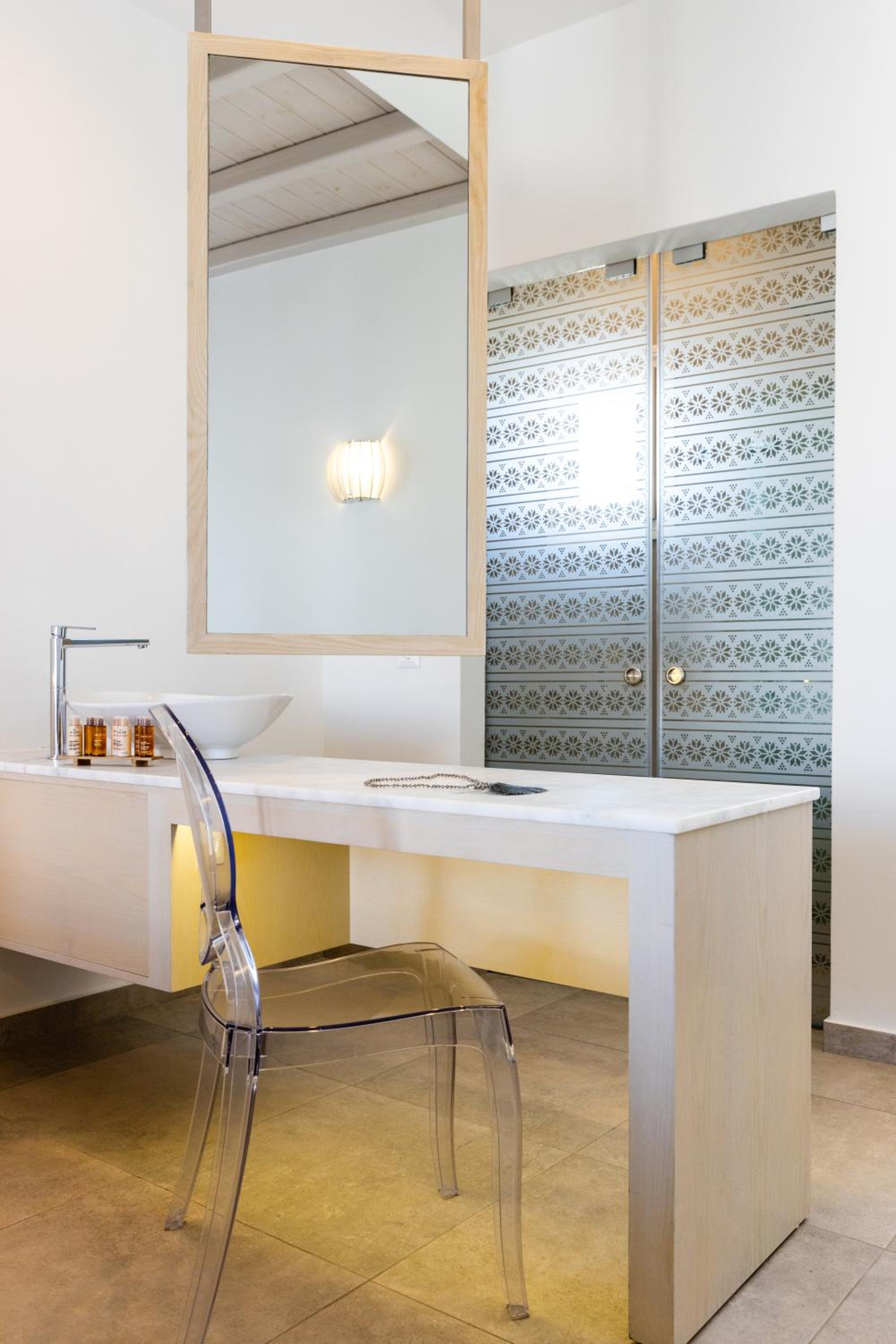 Deluxe Double Room with Terrace and Sea View photo 3