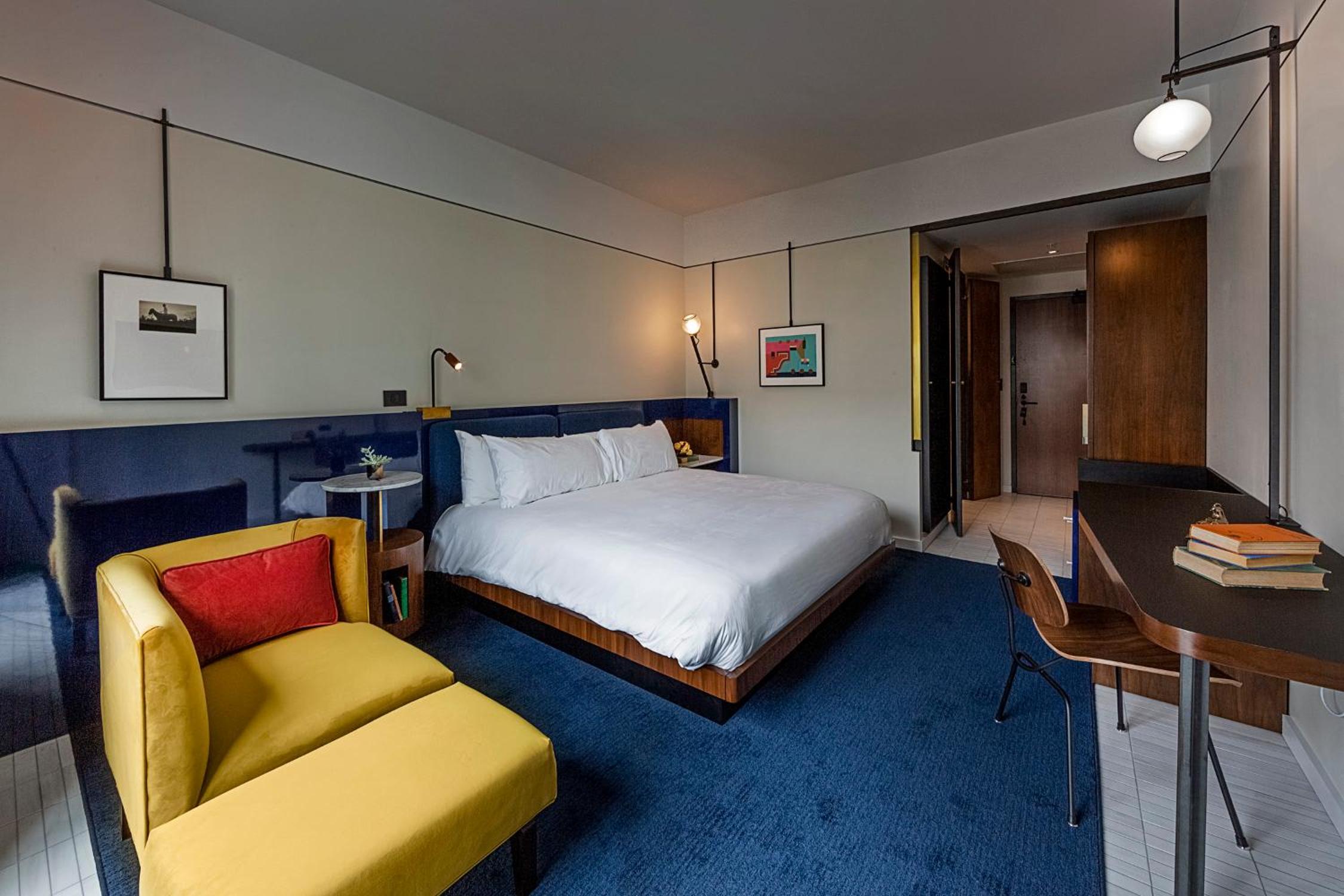 Courtyard King Guestroom Accessible - Photo 1