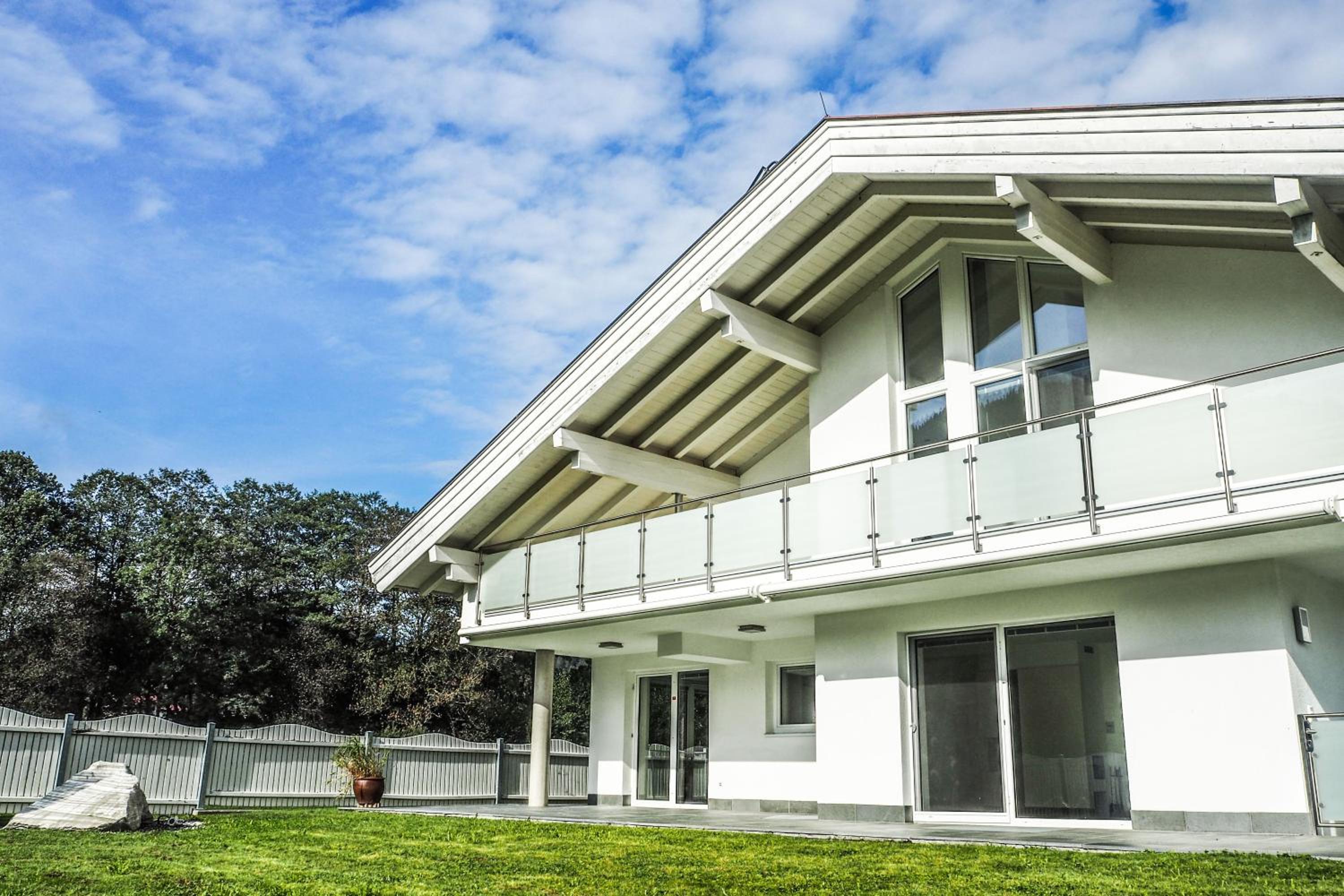 Five-Bedroom House photo 2