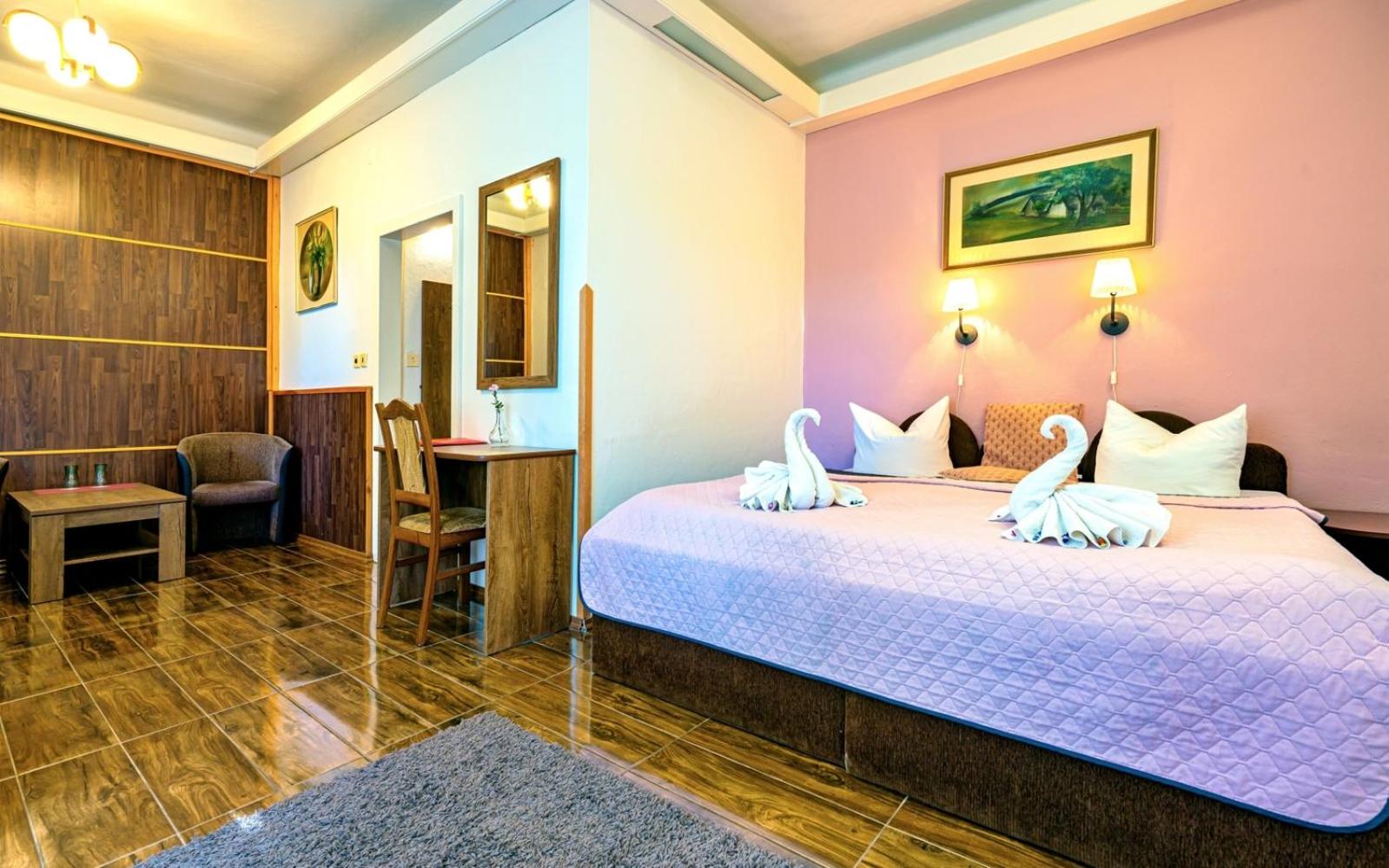 Double or Twin Room with Extra Bed photo 3