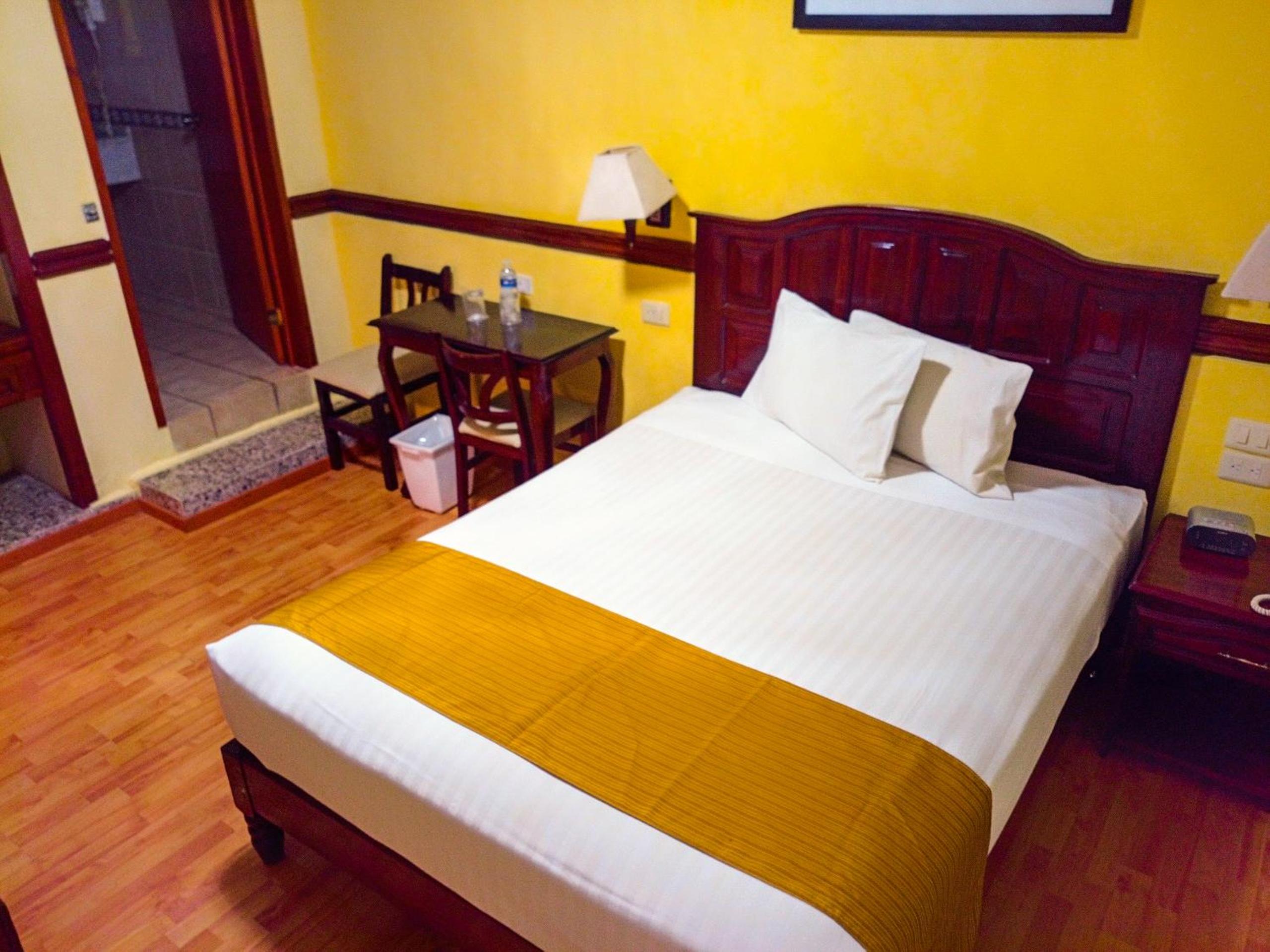 Queen Room photo 3