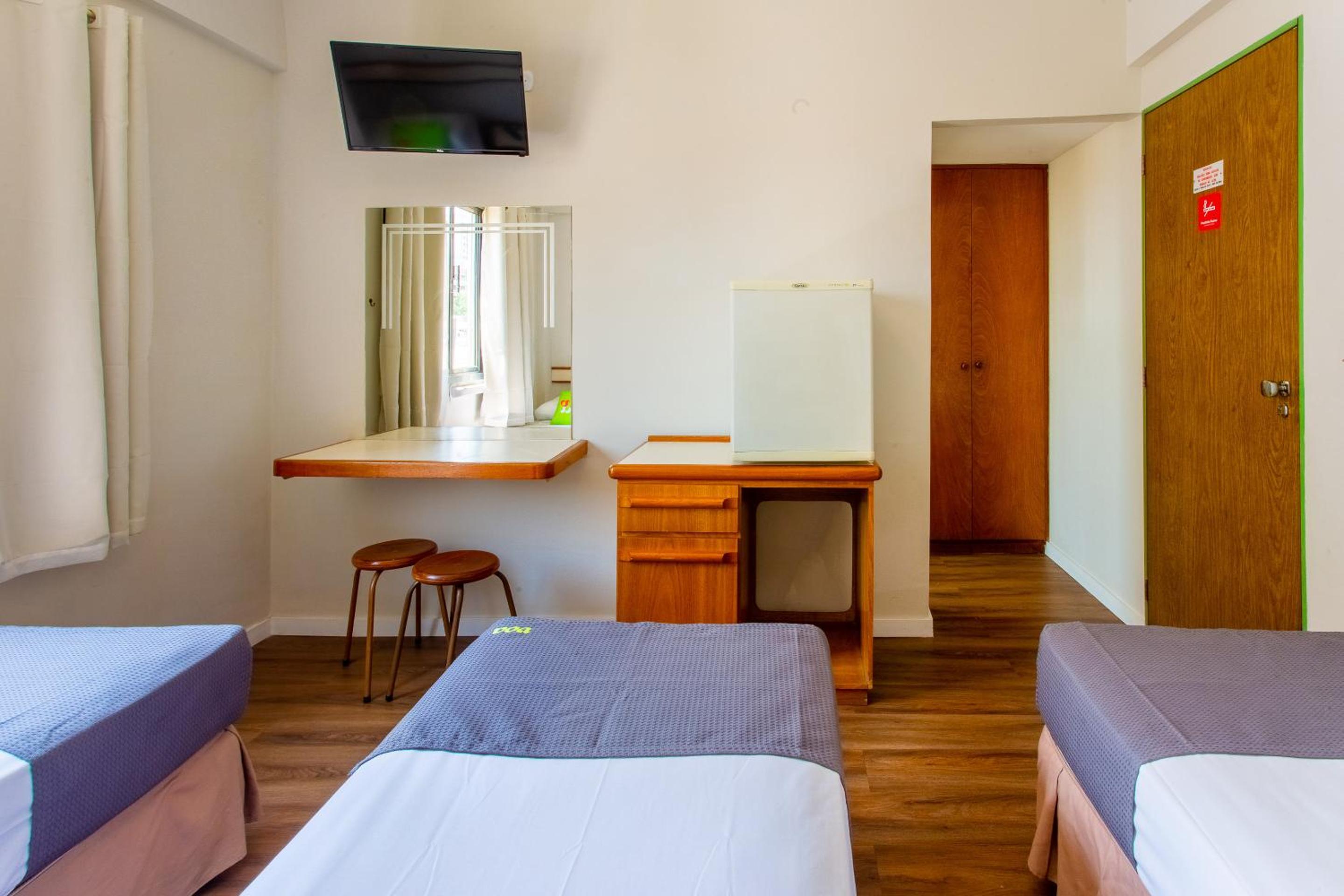 Triple Room with 3 Single Beds photo 3