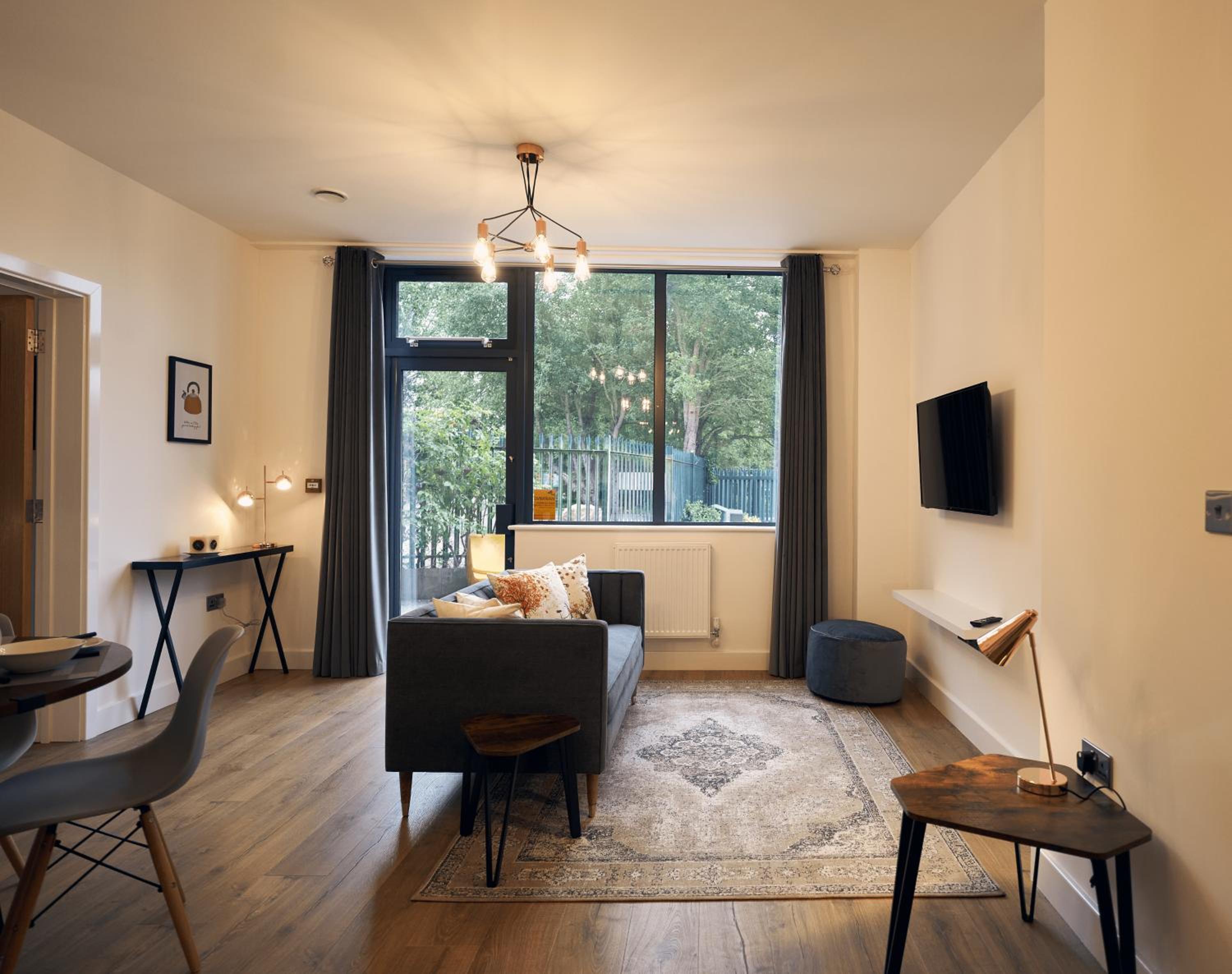 One-Bedroom Apartment photo 2
