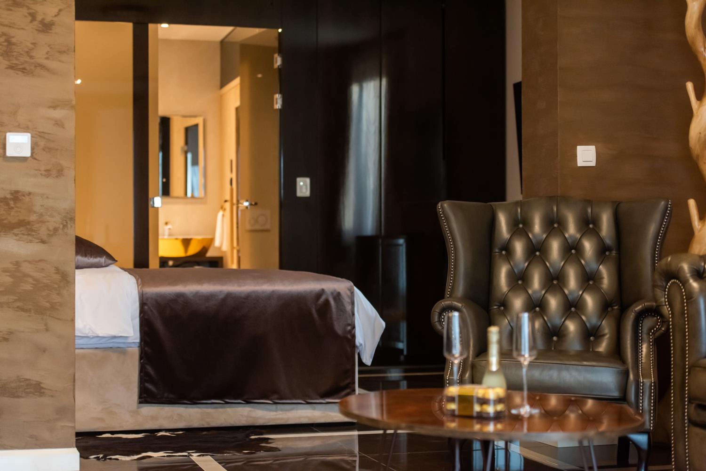 Deluxe Double Room with Sea View - Photo 3