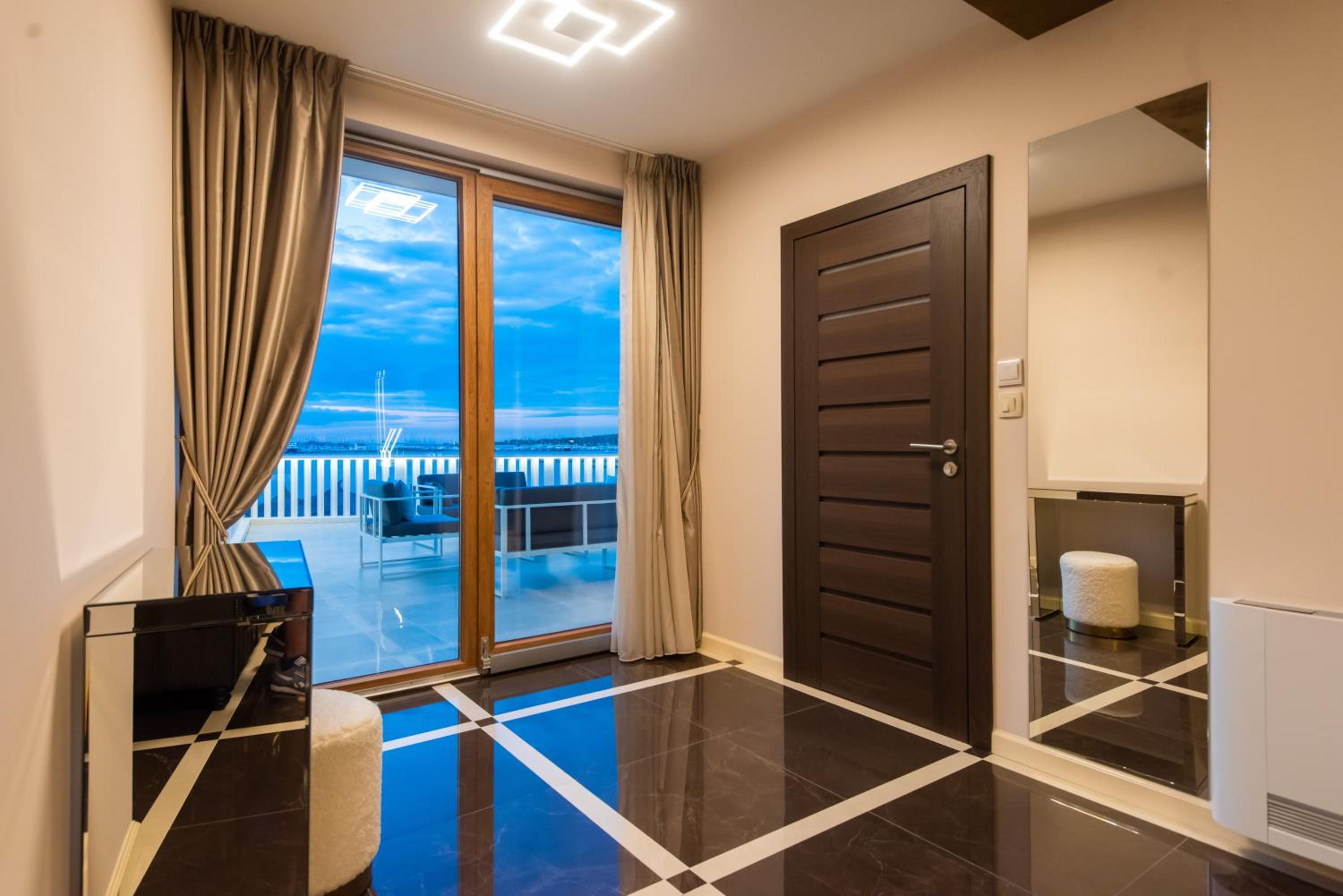 Deluxe Double Room with Sea View - Photo 9