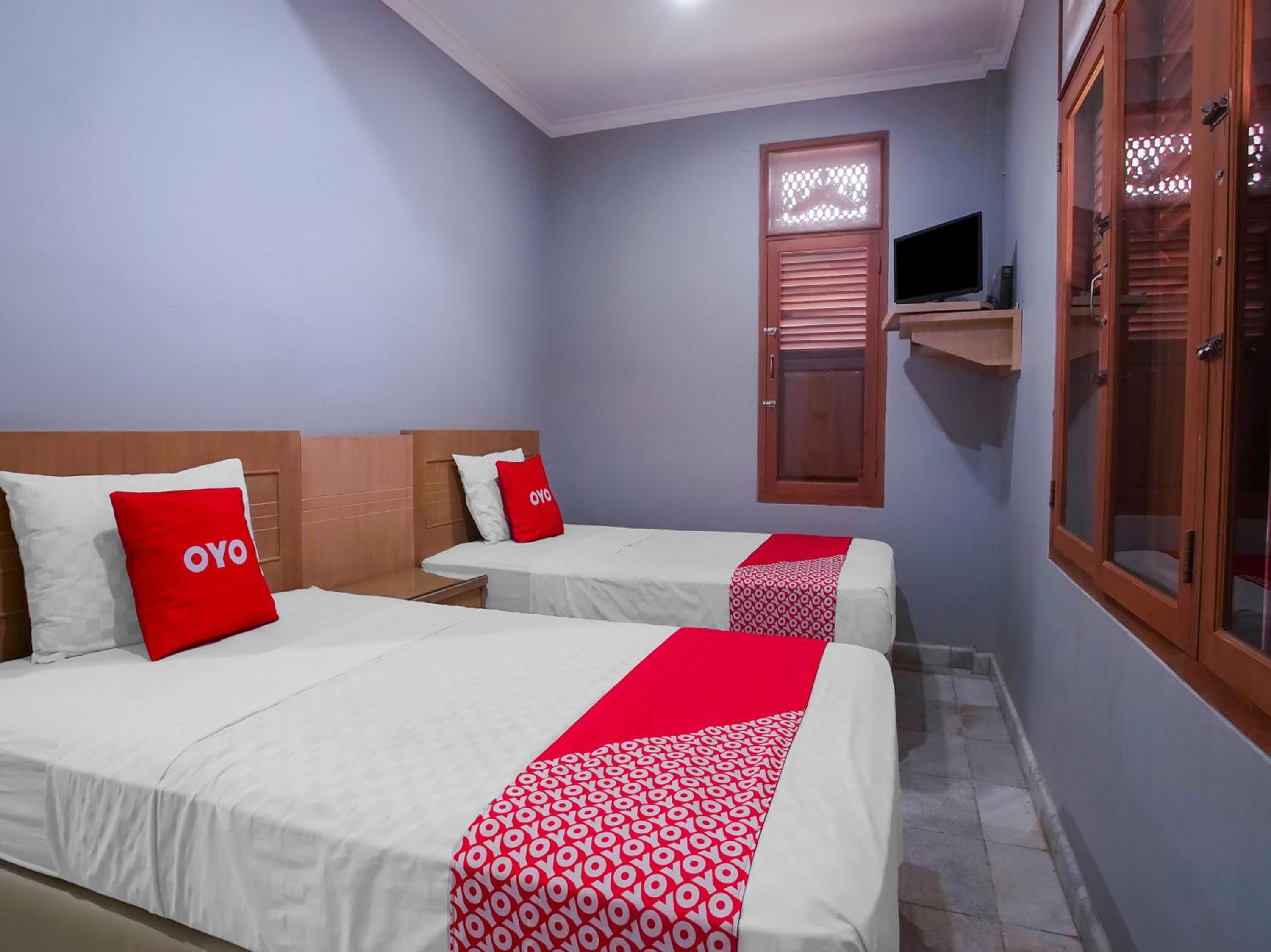 Economy Twin Room photo 2