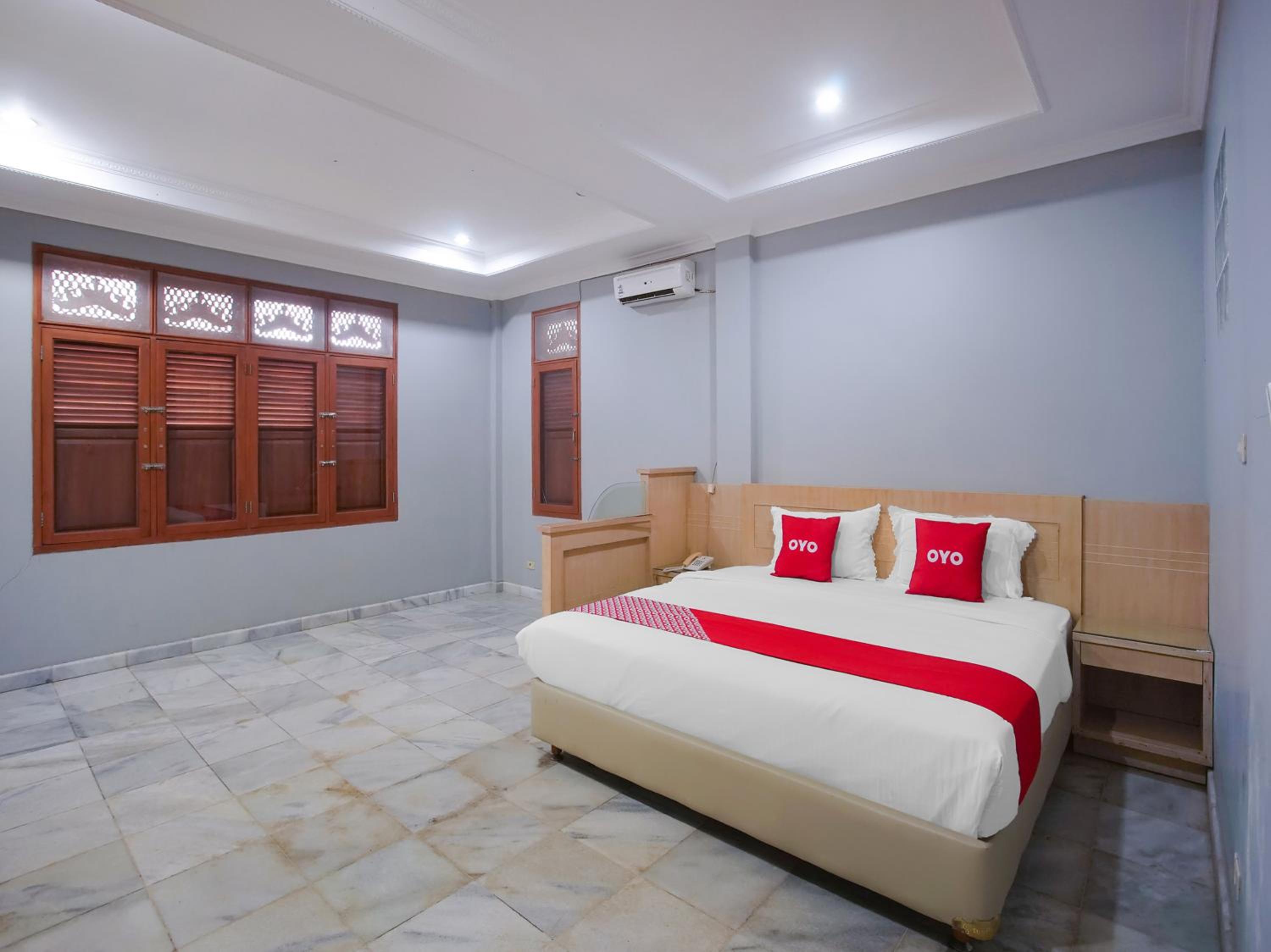 Deluxe King Room photo 1