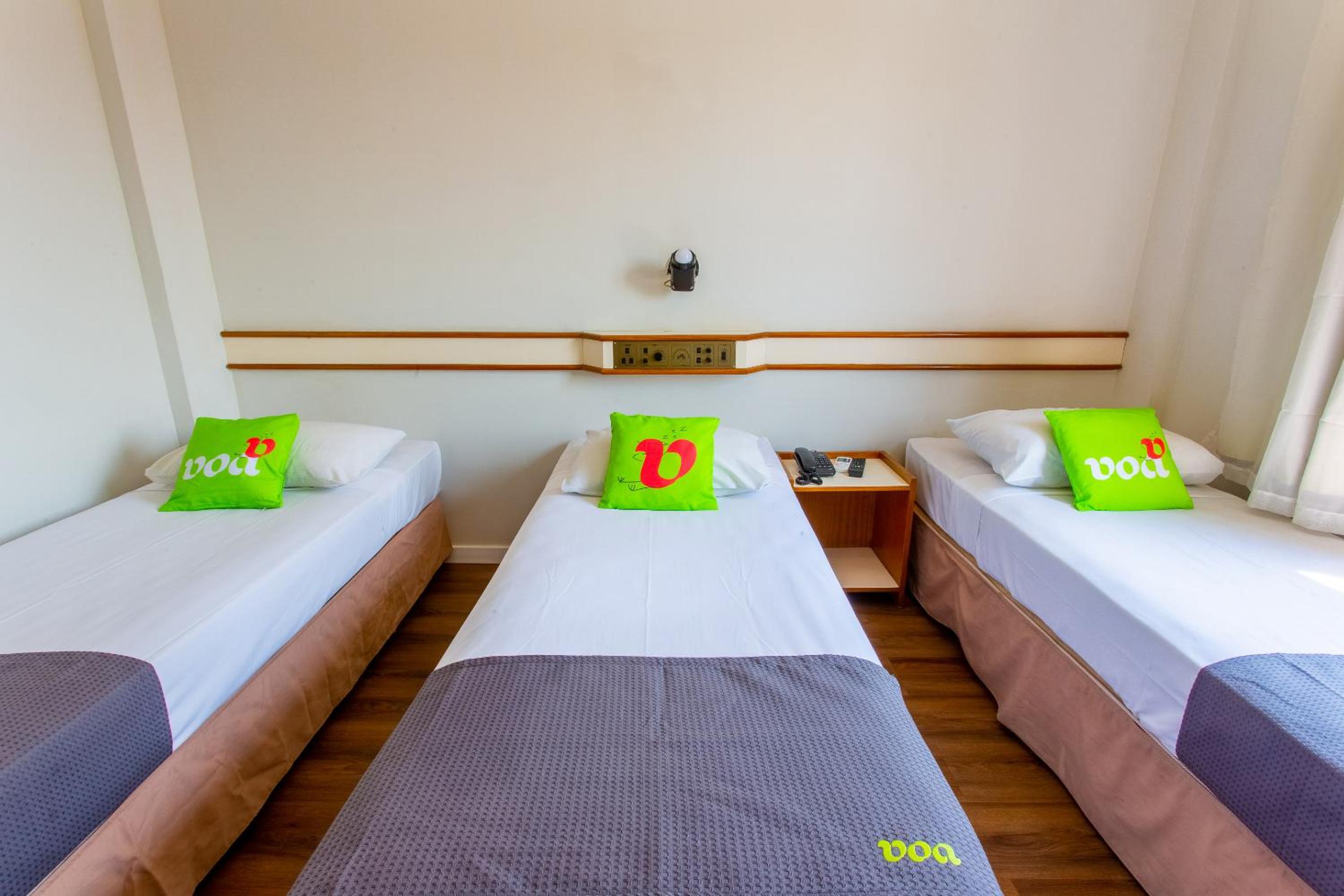 Triple Room with 3 Single Beds photo 2
