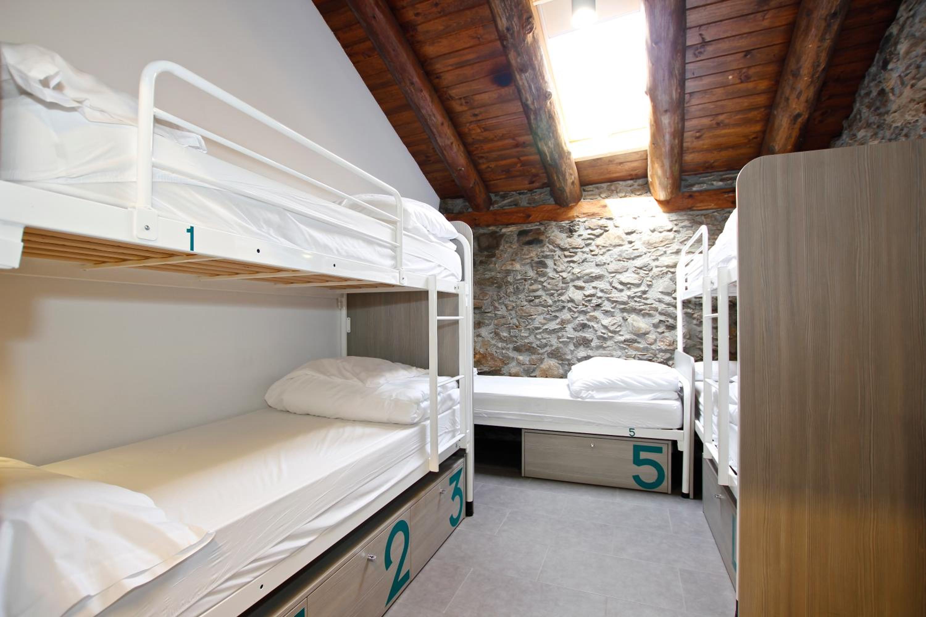 Single Bed in 5-Bed Dormitory Room photo 3