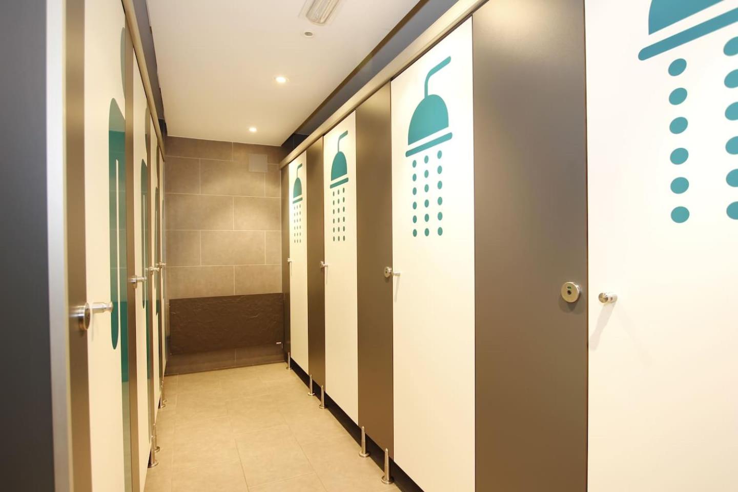 Quadruple Room with Shared Bathroom photo 3