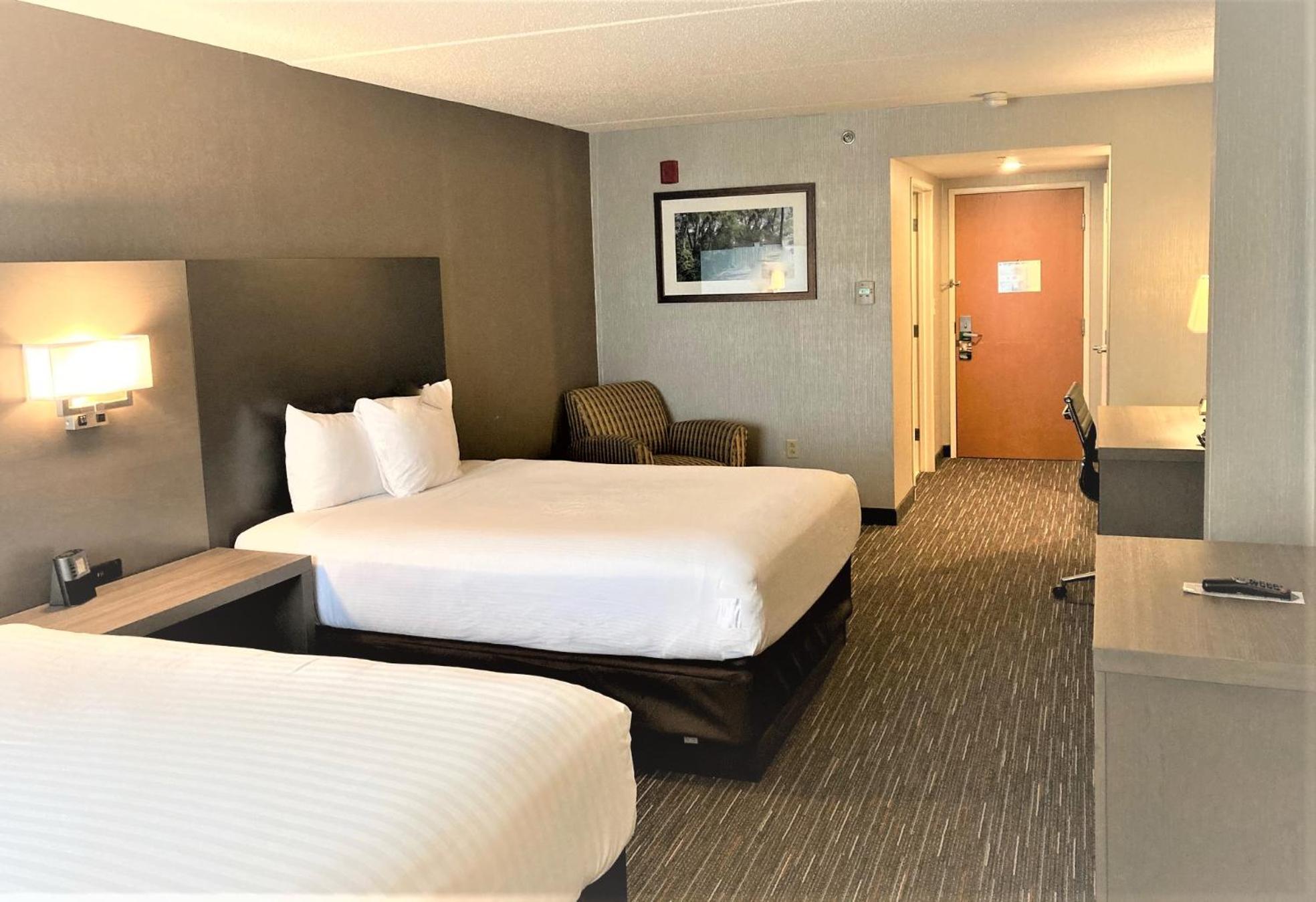 Queen Room with Two Queen Beds - Non-Smoking - Photo 1