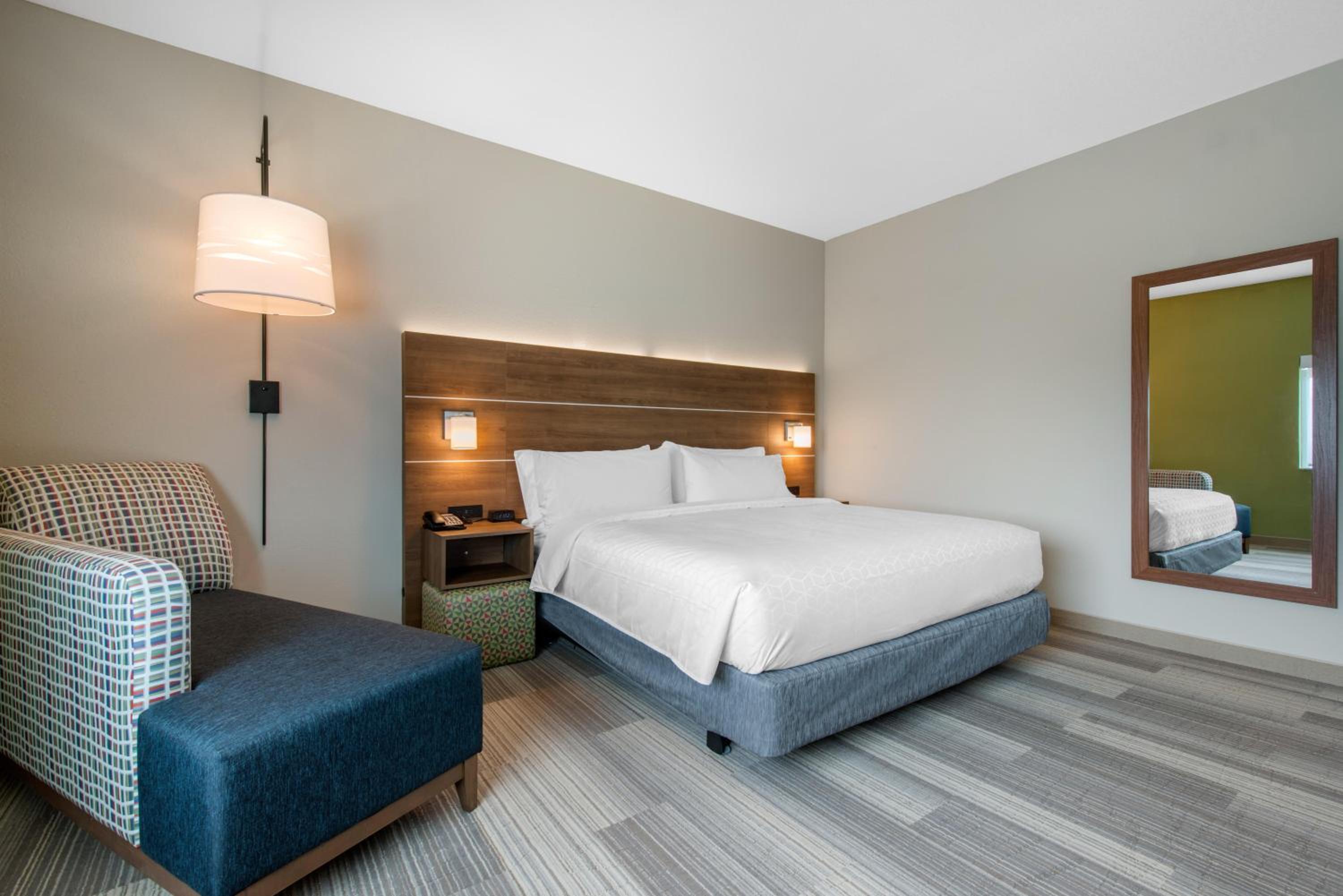 Standard King Room photo 2